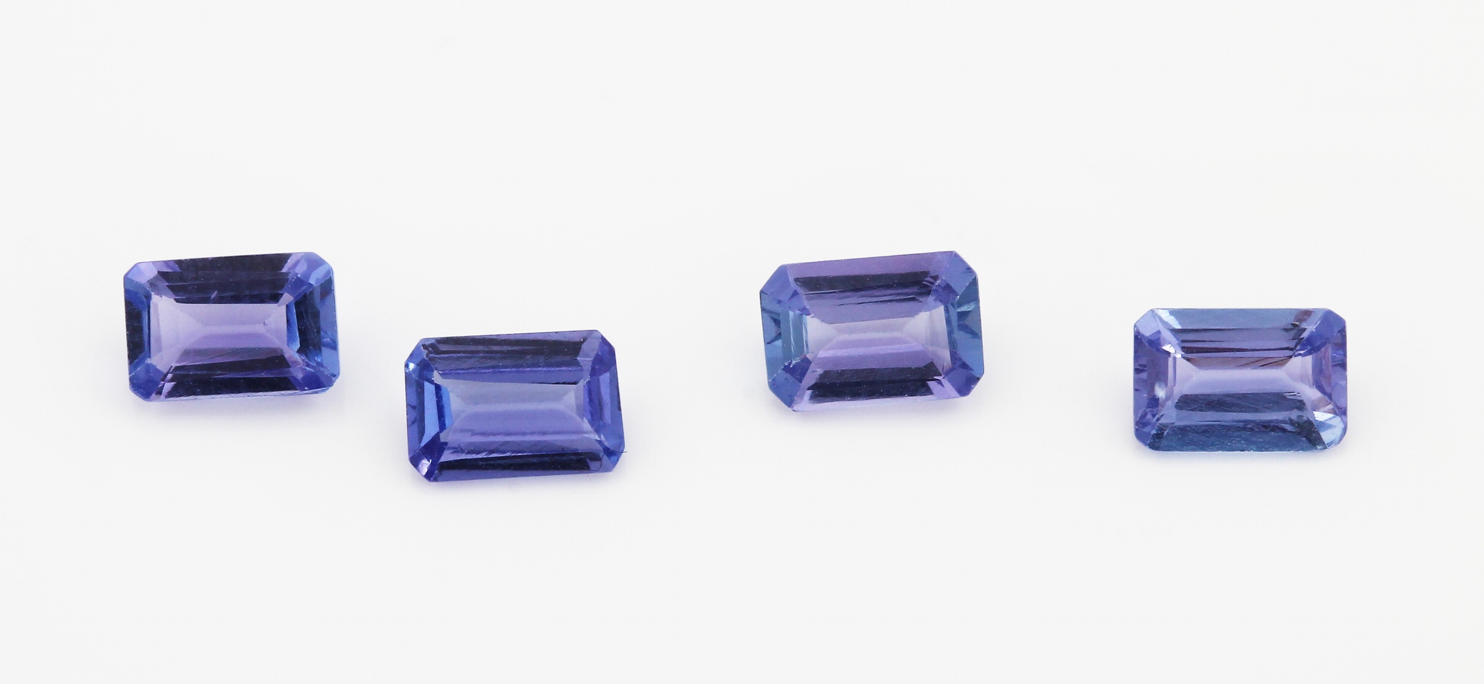 Lot 4 lose facett. Tansanite, zus. 2.26 ct, 2 Paare, Baguetteschliff