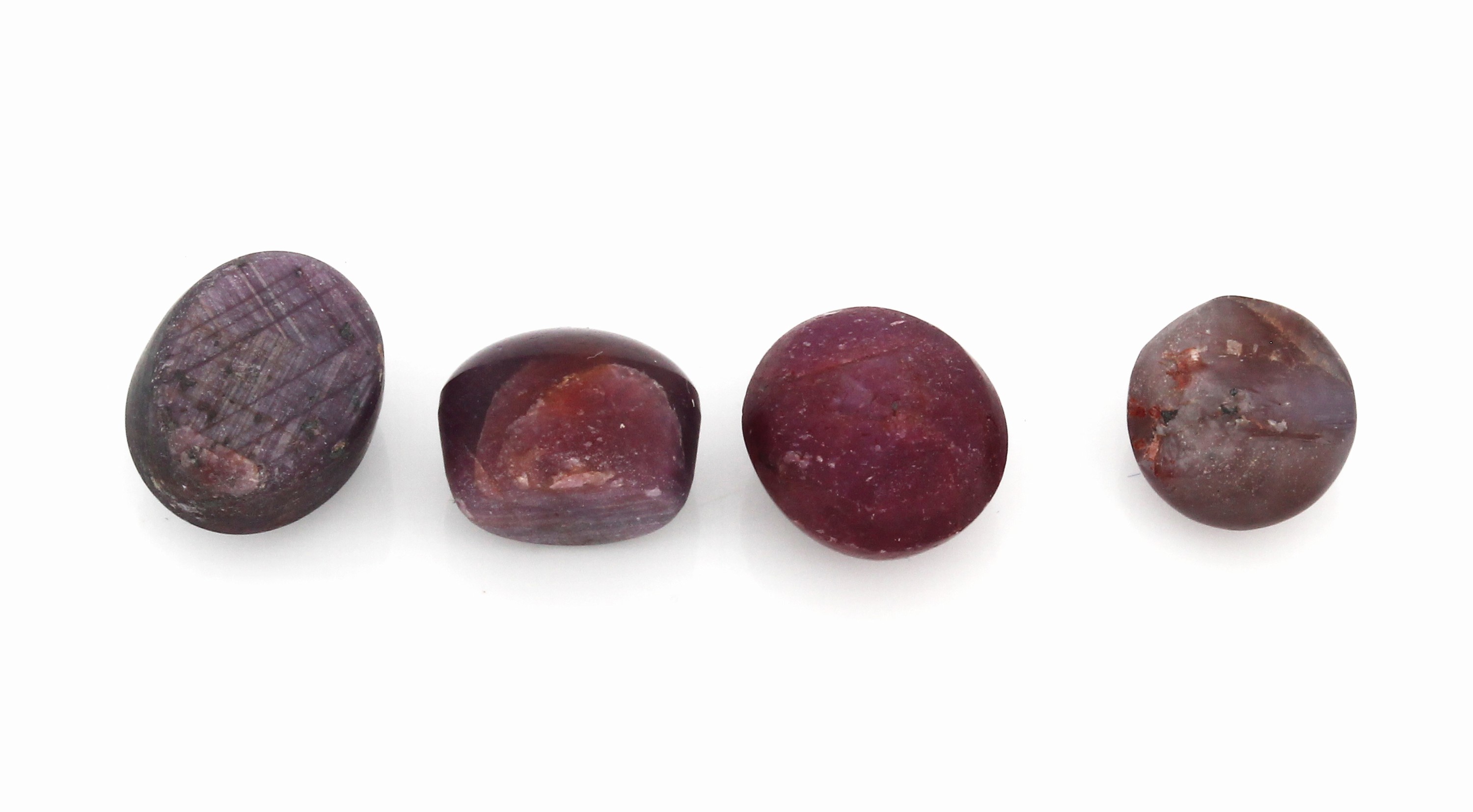 Detail a: Lot 4 lose Sternrubin Cabochons, zus. 36.76 ct, 12 x 10 x 7 mm, 12 x 9 x 8 mm, 10 x 9 x 7 mm, 9 x 10 x 6 mm, (besch.)