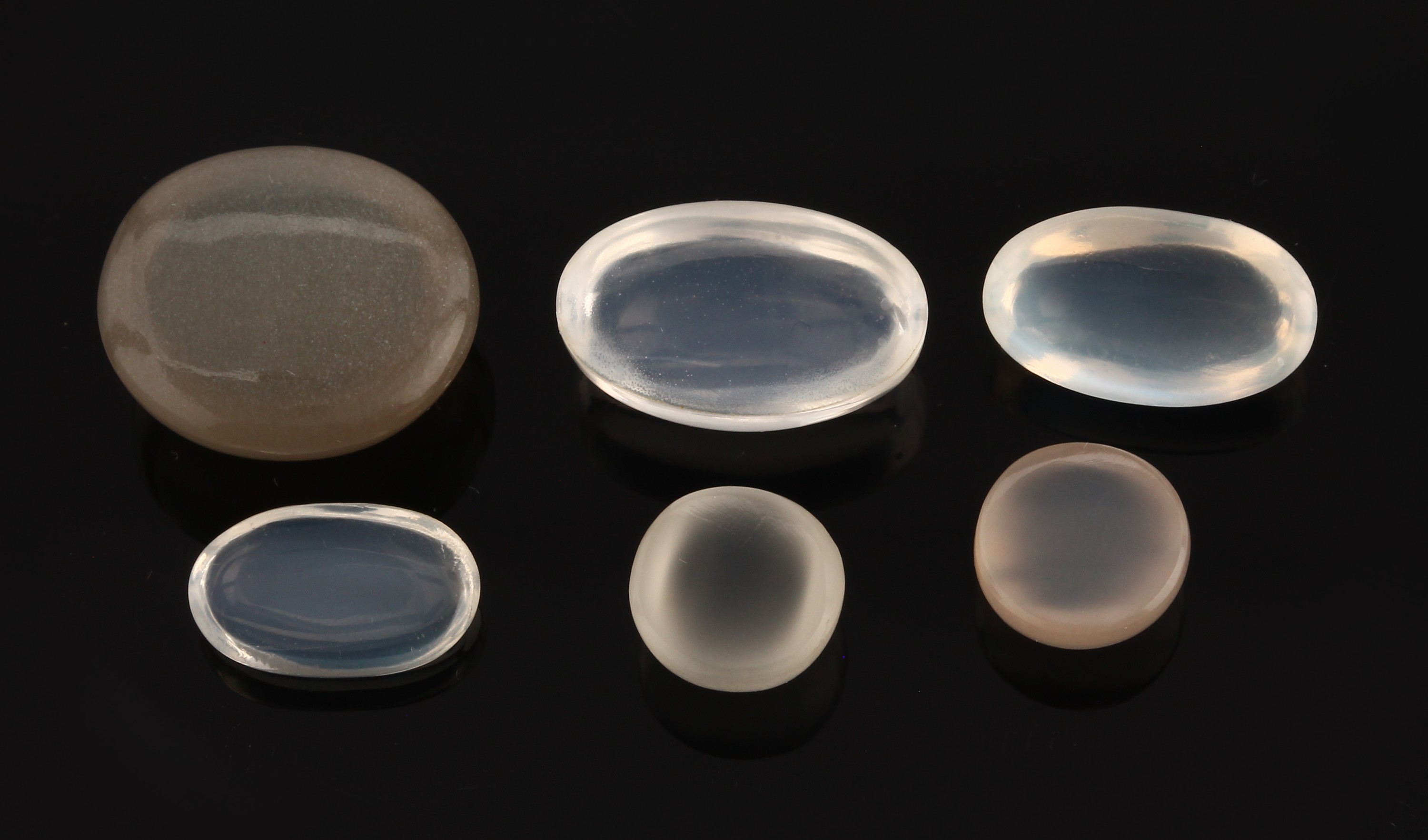 Detail a: Lot 6 lose Mondsteincabochons, zus. 33.64 ct, 3 x oval, 3 x rund