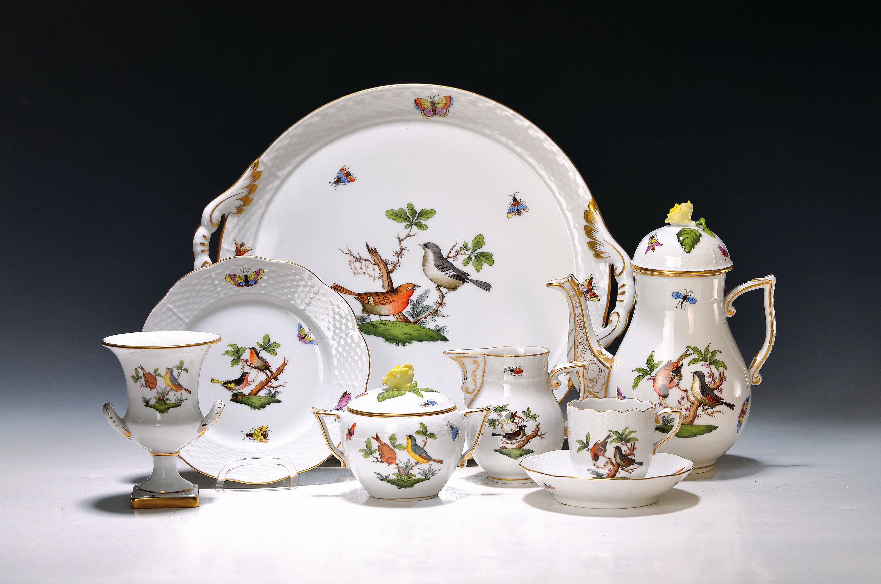 Mokkaservice, Dekor Rothschild, Herend, Ungarn, 20.Jh., Porzellan, handbemalt, Goldrand, Mokkakännchen, 5 Tassen mit UT, 6 Teller D. 16,5 cm, ...