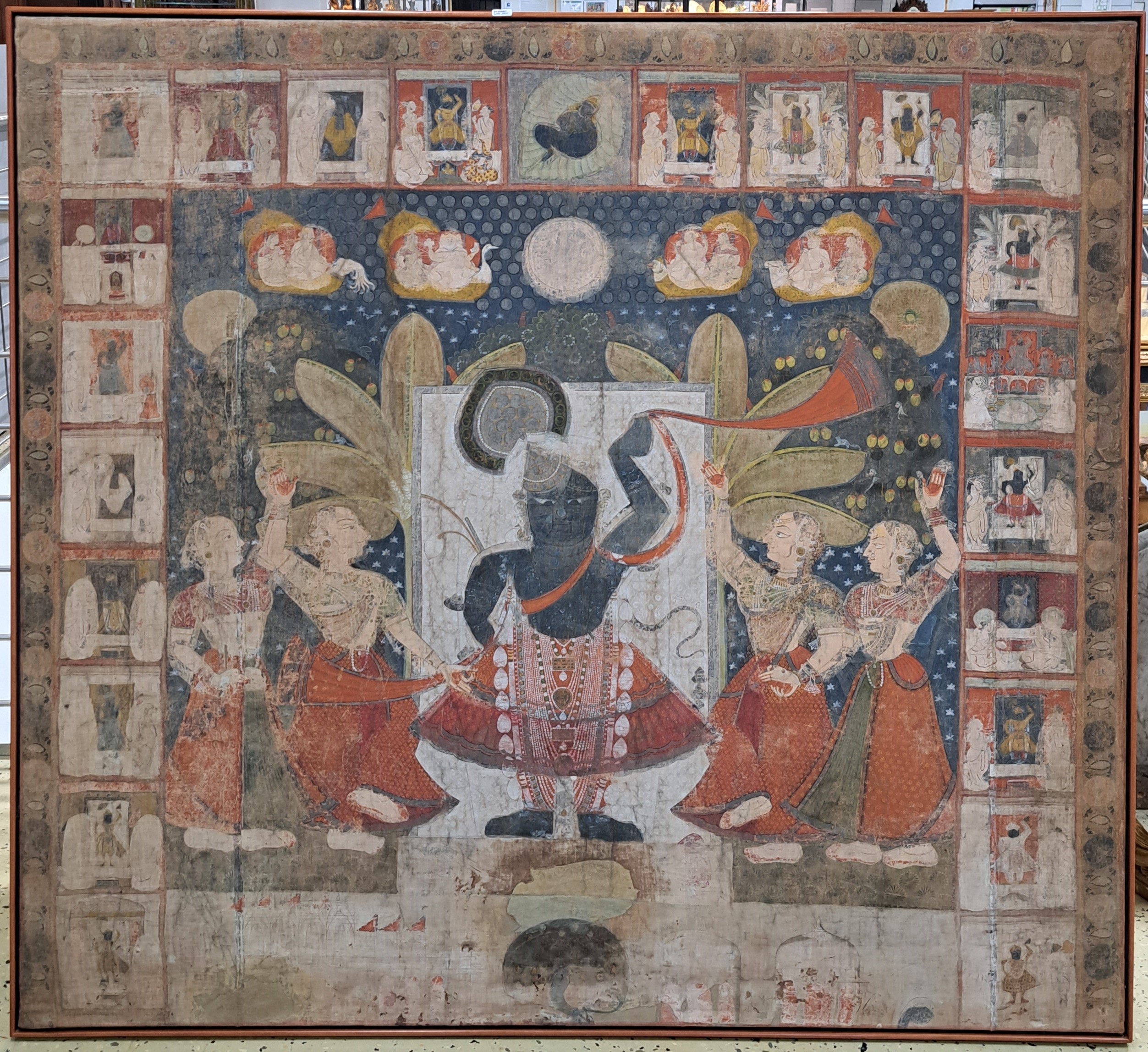 Detail a: Pichvai, Indien, wohl Rajasthan, 19.Jh., Öl/Lwd., doubliert, Darstellung der Verehrung des Sri Natji, schmaler Rahmen 134x145 cm