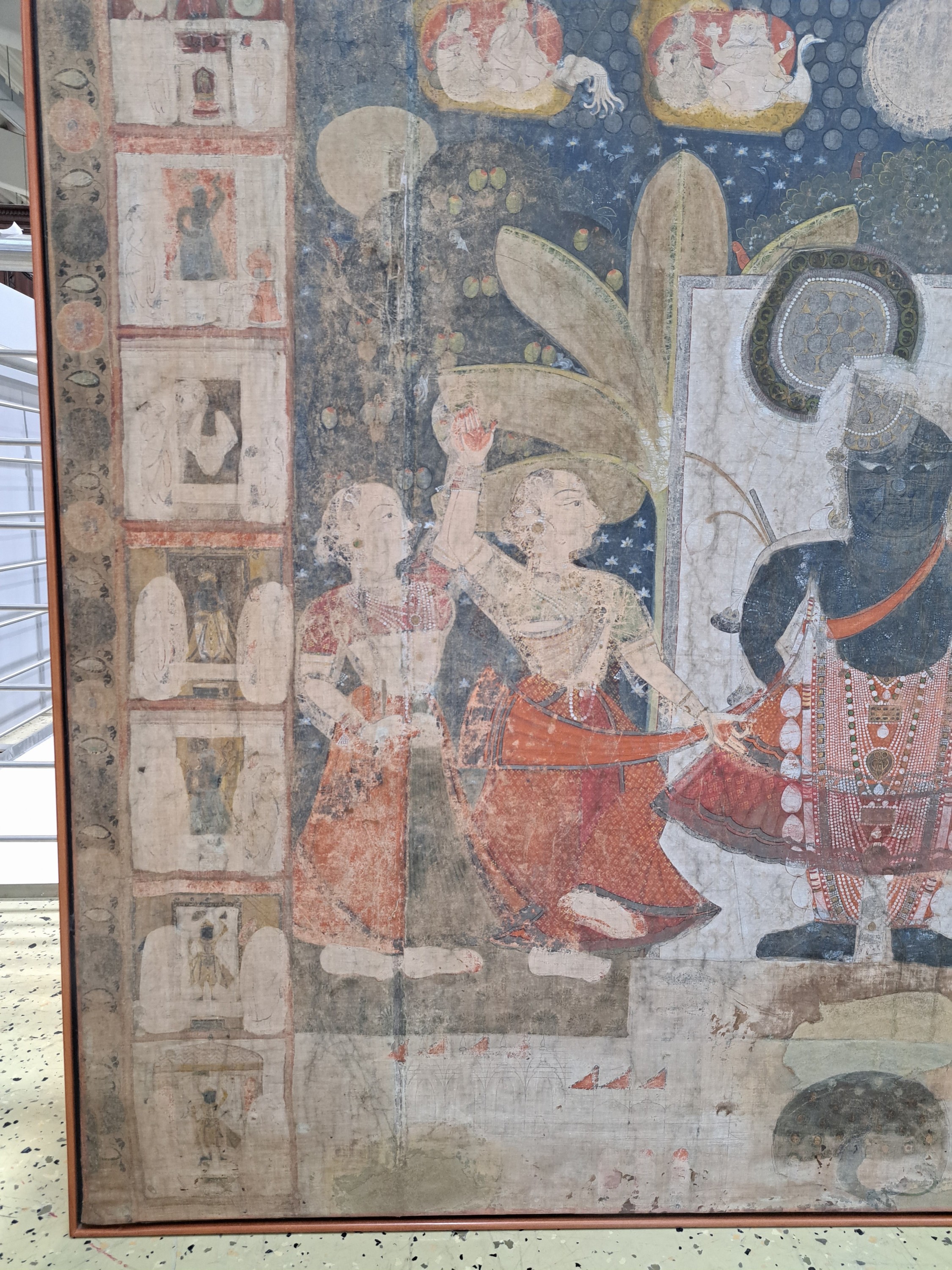Detail c: Pichvai, Indien, wohl Rajasthan, 19.Jh., Öl/Lwd., doubliert, Darstellung der Verehrung des Sri Natji, schmaler Rahmen 134x145 cm