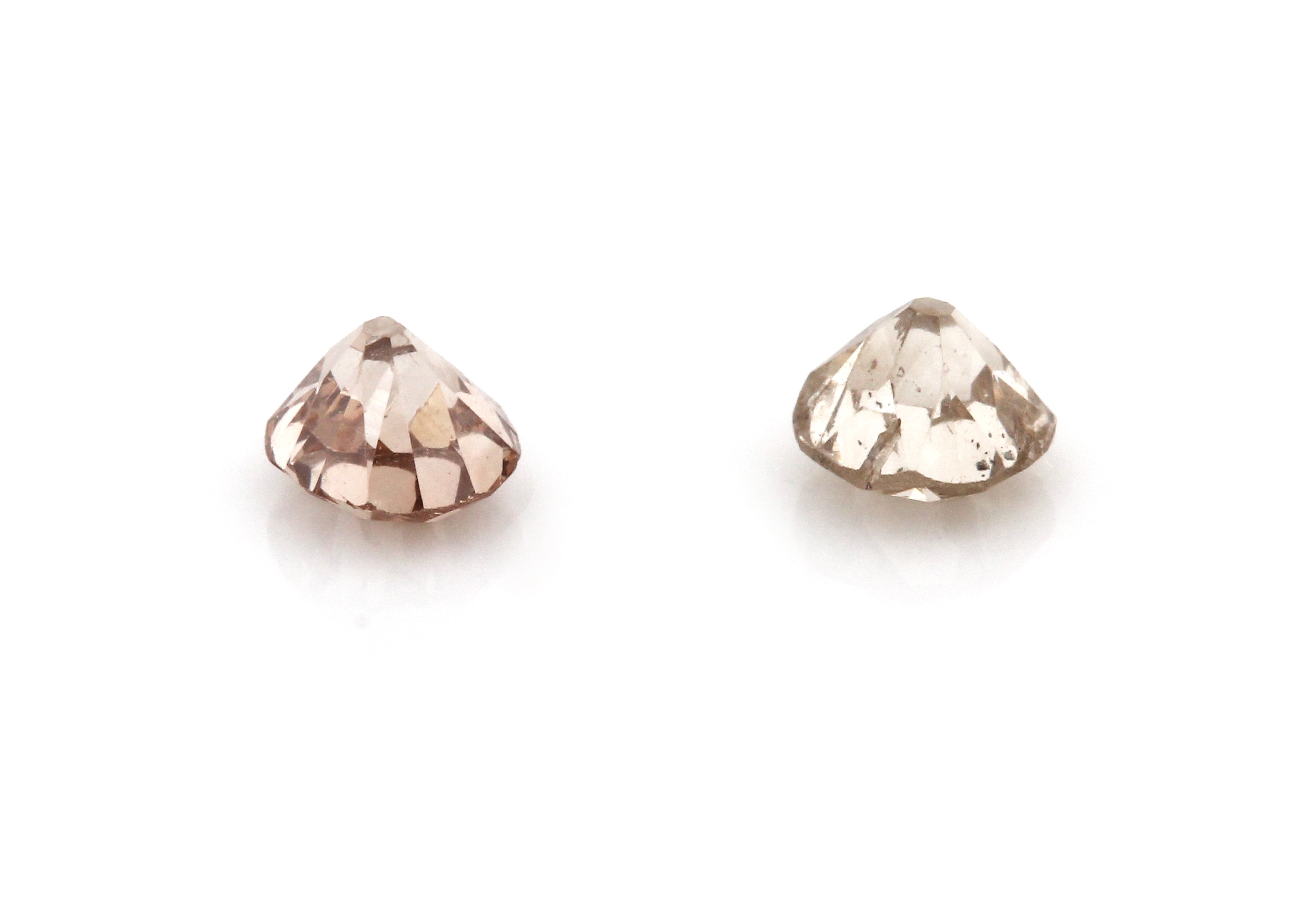 Detail c: Lot 2 lose Diamanten, zus. 0.51 ct getönt/p 1, Ausfassware, Rundiste besch.