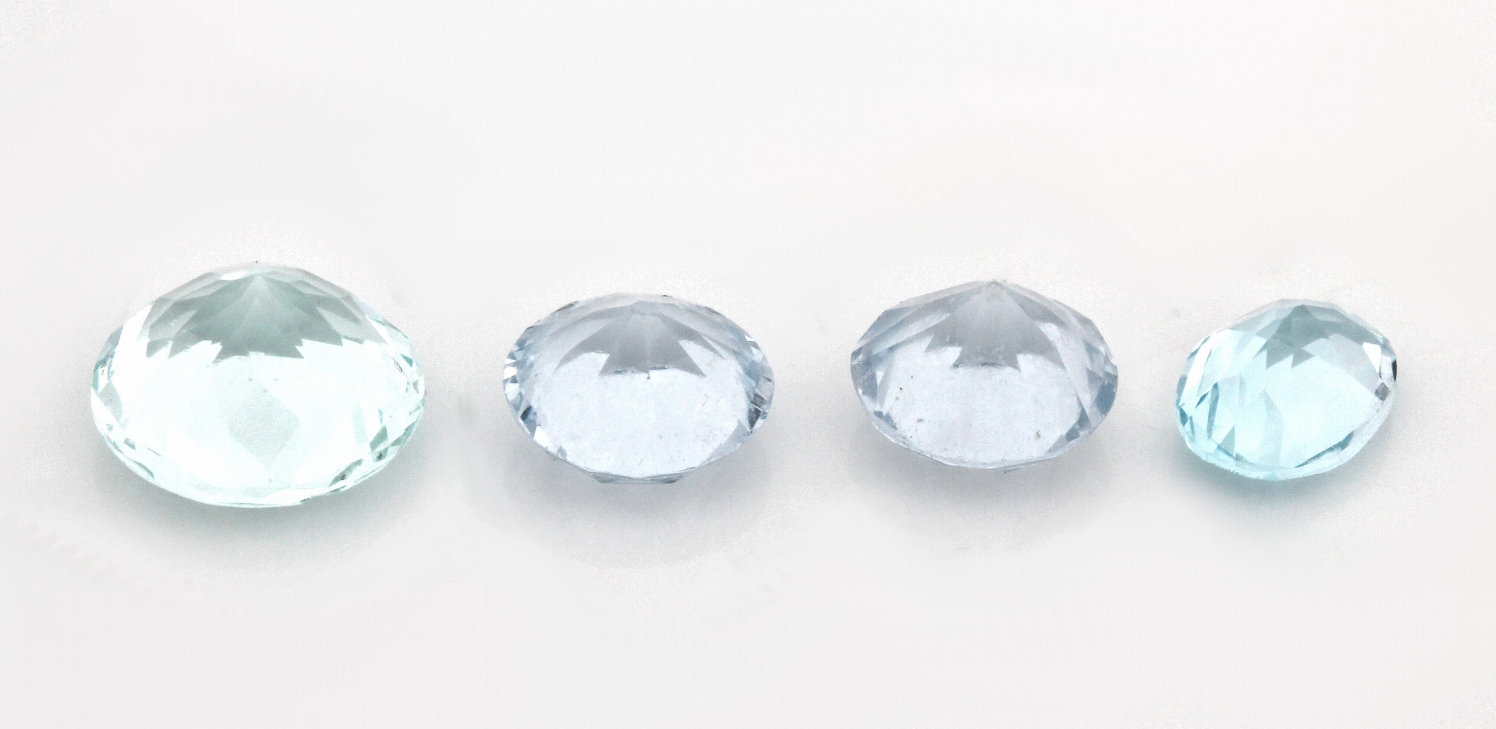 Detail a: Lot 4 lose facett. Aquamarine, zus. 9.45 ct, 3 x rund, 1 x oval