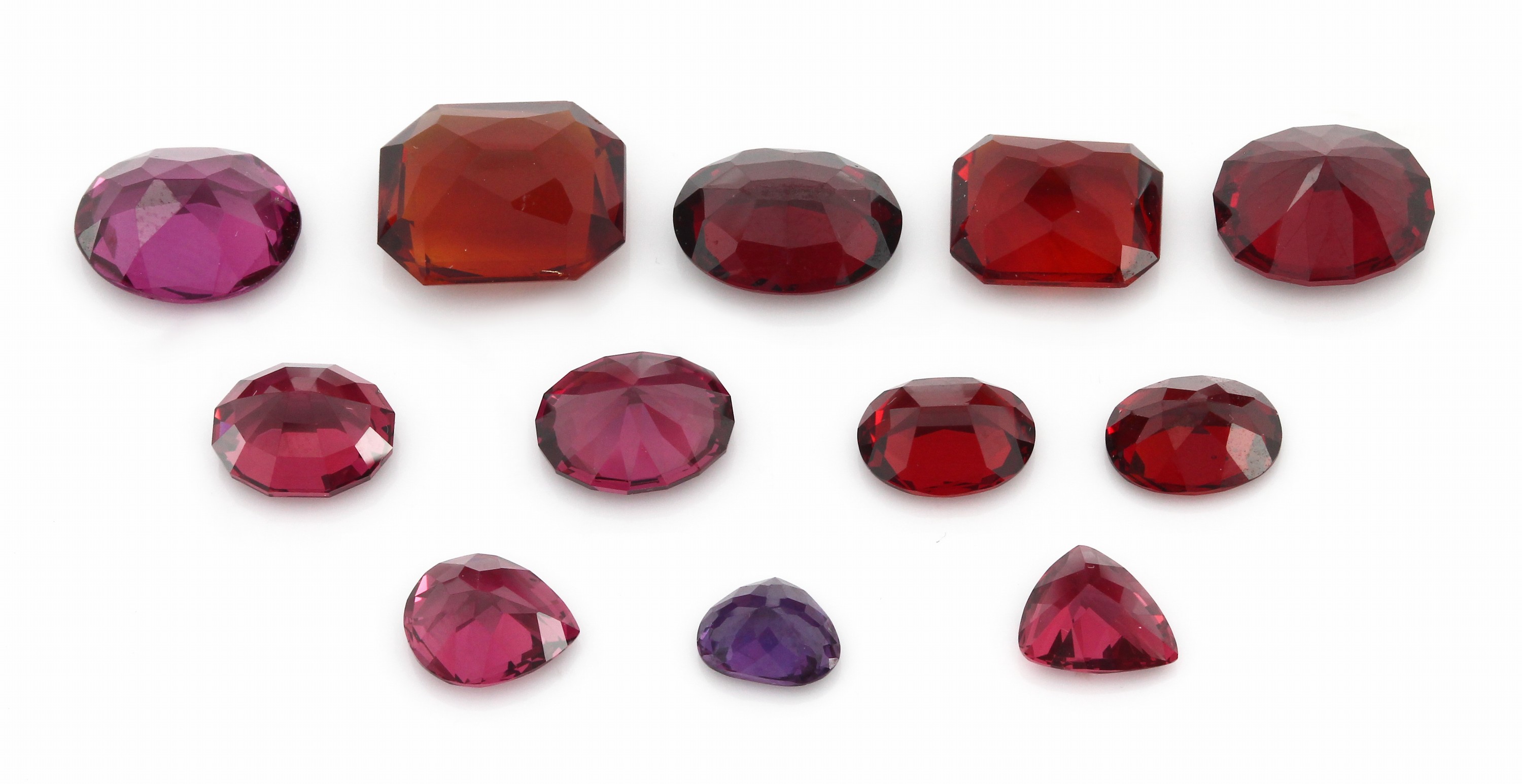 Detail a: Lot 12 lose facett. Granate, zus. 29.60 ct in versch. Formen, Farben und Größen