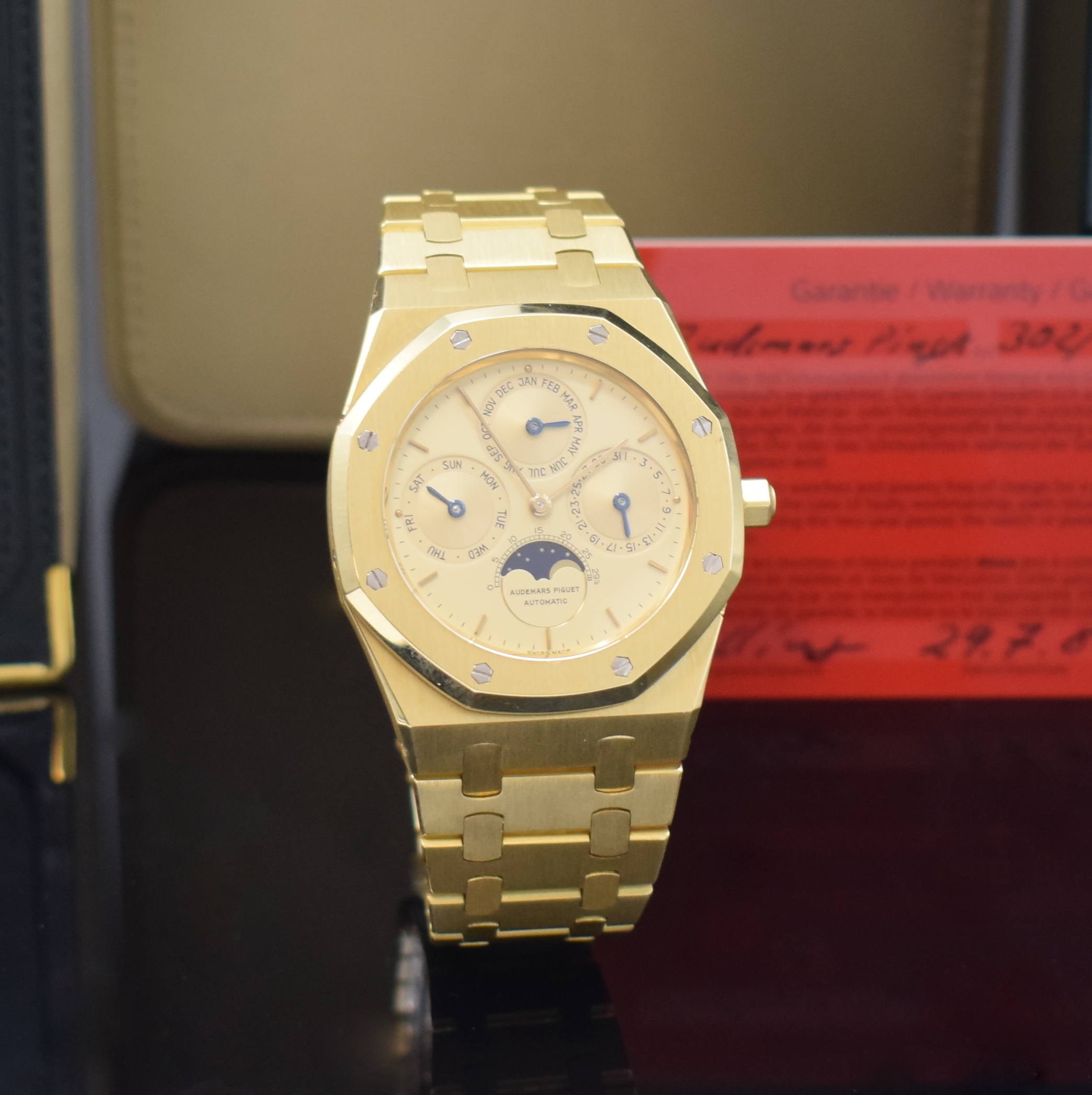 Detail b: AUDEMARS PIGUET hochfeine und extrem seltene, astronomische Herrenarmbanduhr Royal Oak mit ewigem Kalender Referenz 25654BA Nummer 302,Automatik, ...