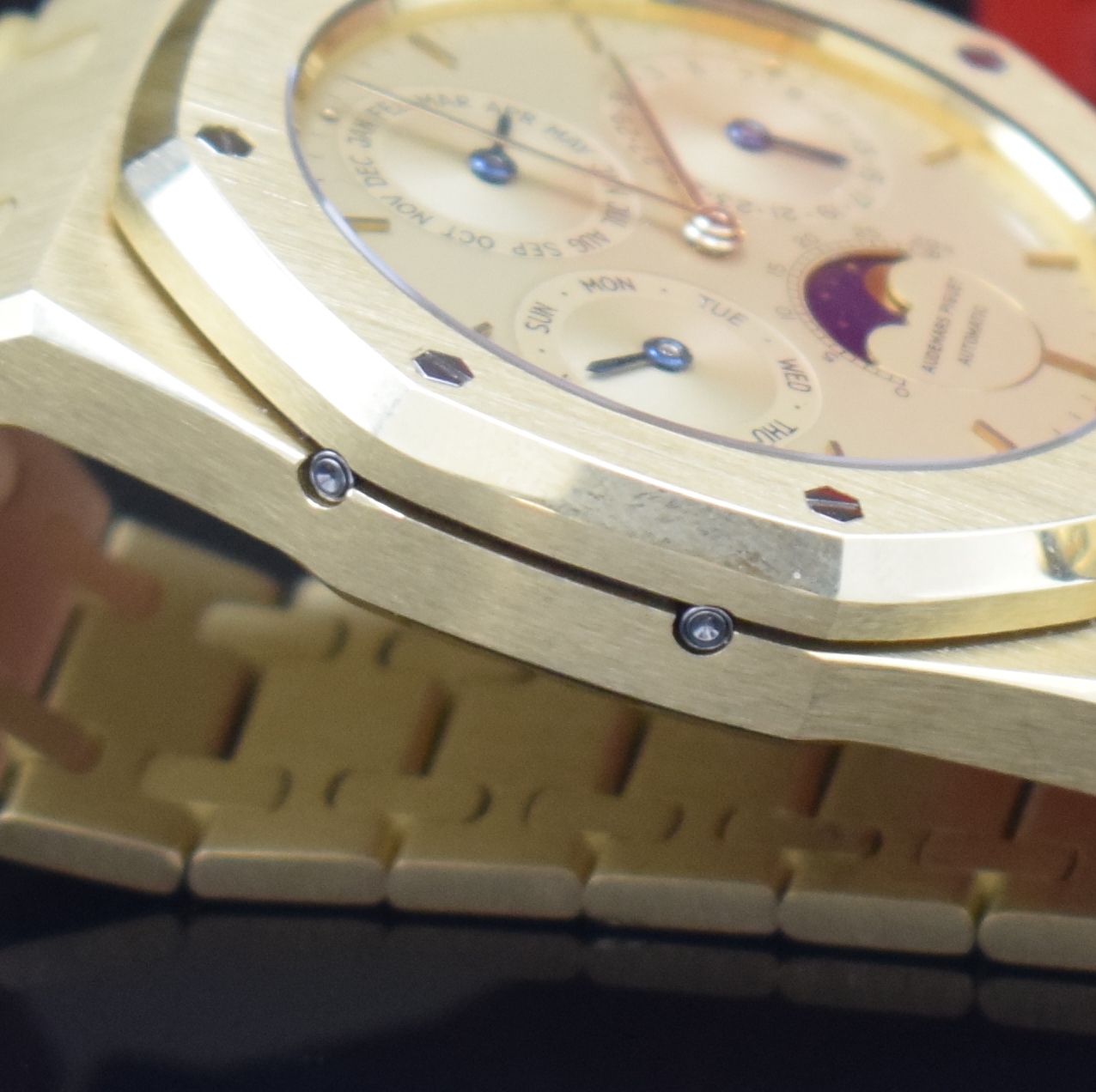 Detail g: AUDEMARS PIGUET hochfeine und extrem seltene, astronomische Herrenarmbanduhr Royal Oak mit ewigem Kalender Referenz 25654BA Nummer 302,Automatik, ...