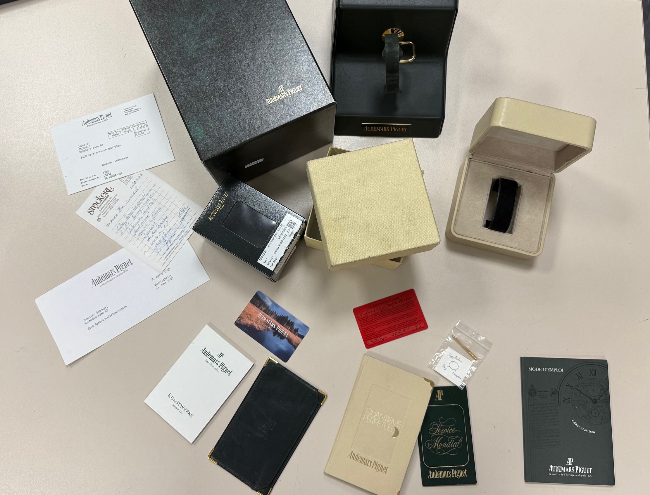 Detail q: AUDEMARS PIGUET hochfeine und extrem seltene, astronomische Herrenarmbanduhr Royal Oak mit ewigem Kalender Referenz 25654BA Nummer 302,Automatik, ...