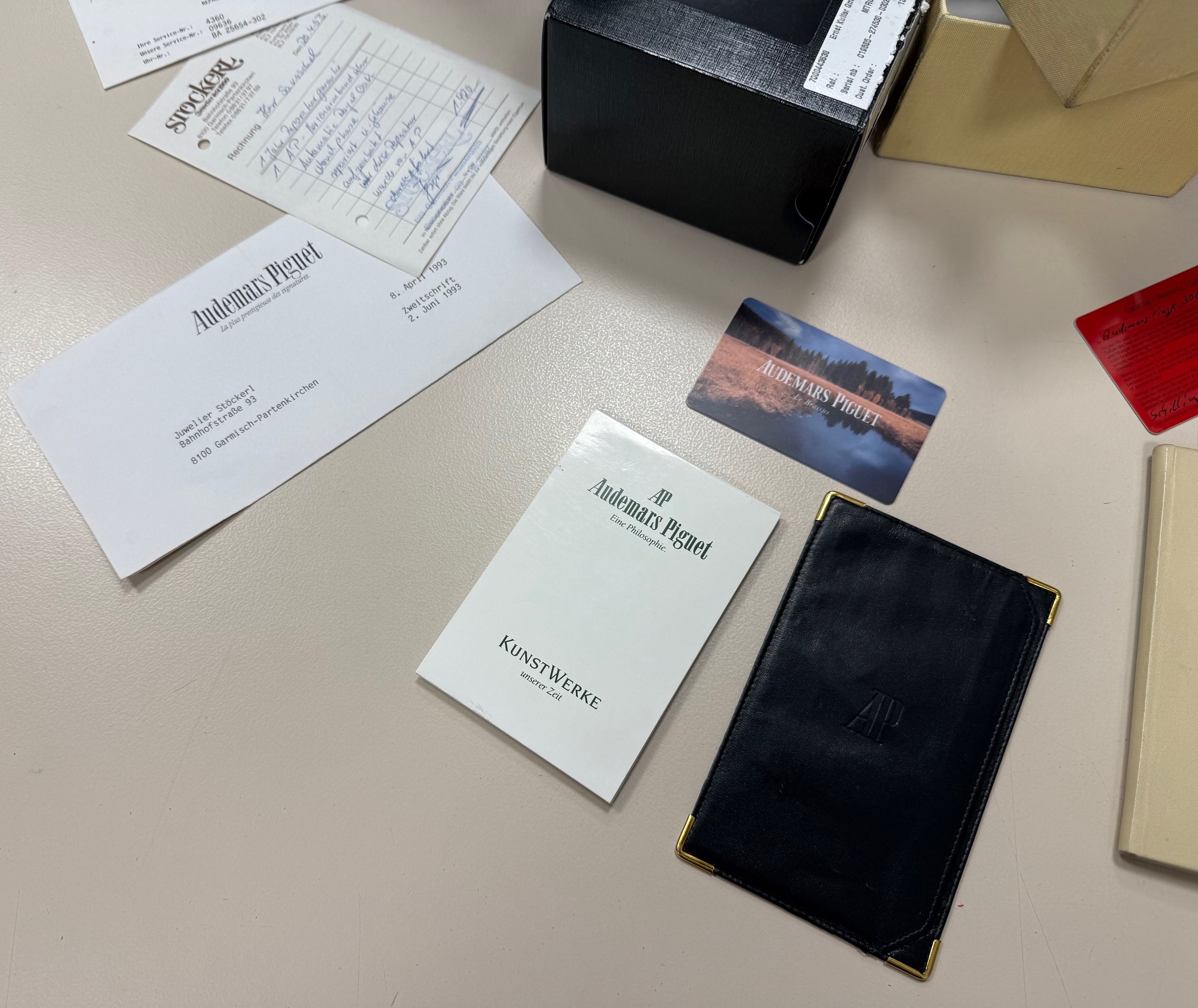 Detail s: AUDEMARS PIGUET hochfeine und extrem seltene, astronomische Herrenarmbanduhr Royal Oak mit ewigem Kalender Referenz 25654BA Nummer 302,Automatik, ...