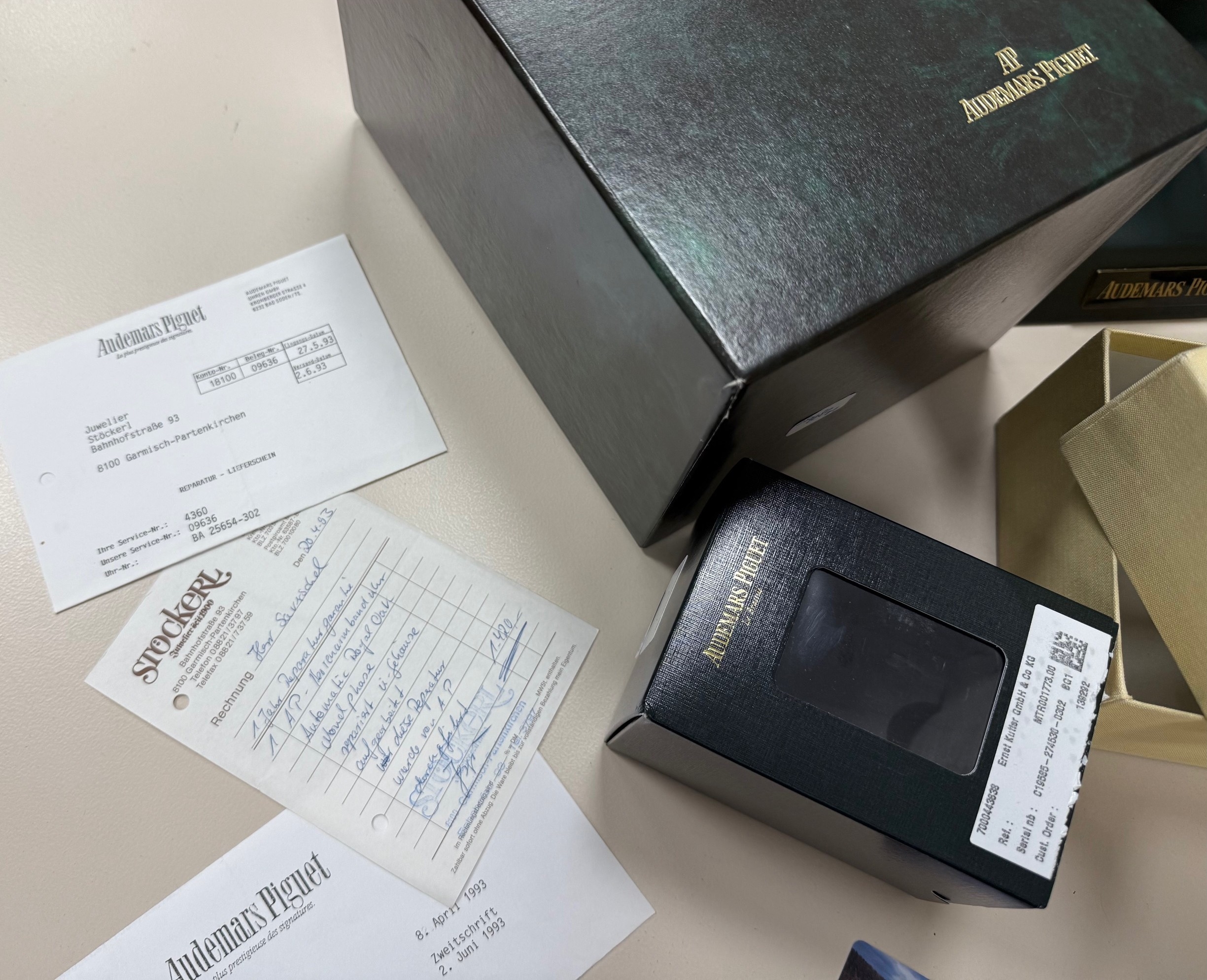 Detail t: AUDEMARS PIGUET hochfeine und extrem seltene, astronomische Herrenarmbanduhr Royal Oak mit ewigem Kalender Referenz 25654BA Nummer 302,Automatik, ...