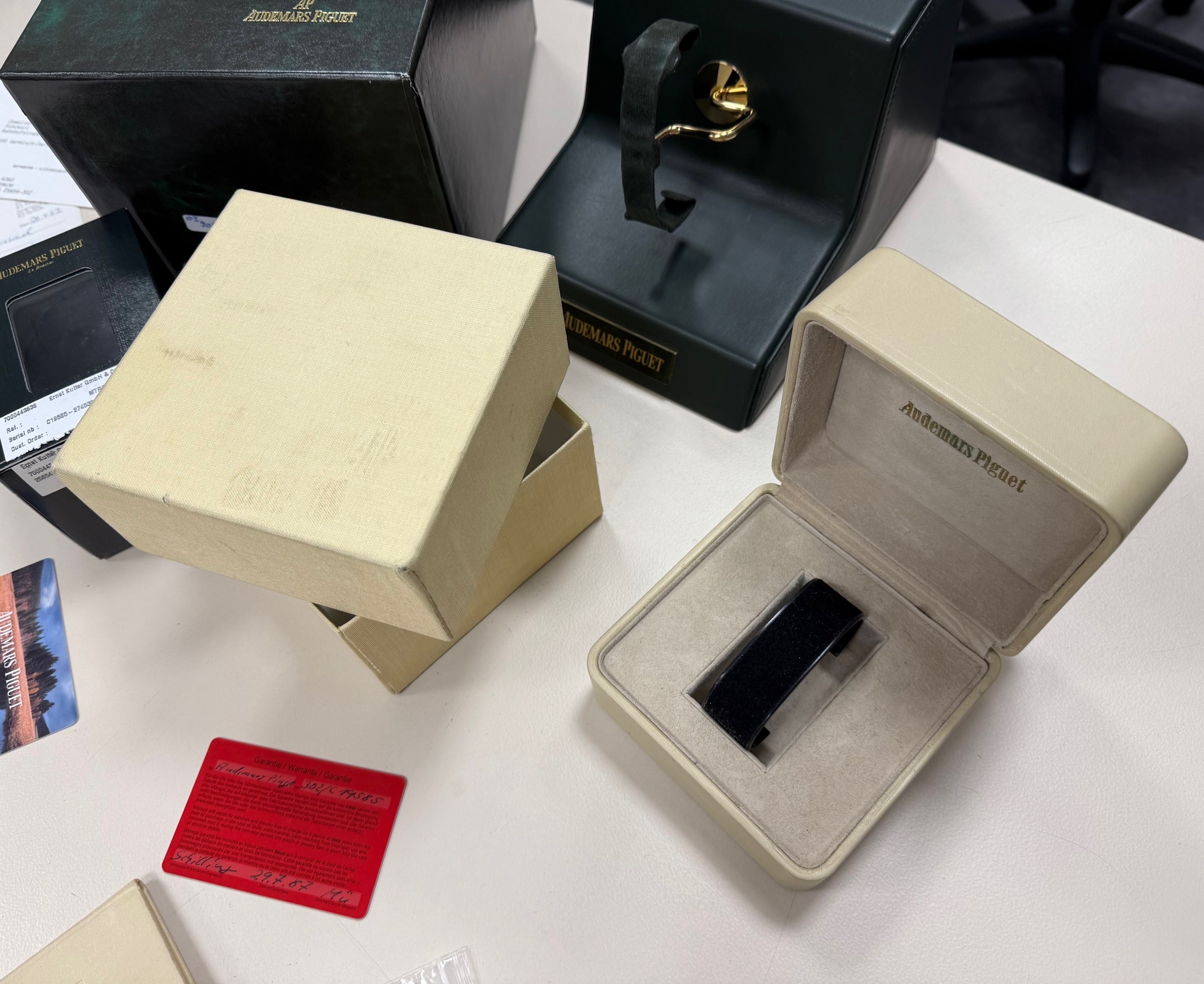 Detail u: AUDEMARS PIGUET hochfeine und extrem seltene, astronomische Herrenarmbanduhr Royal Oak mit ewigem Kalender Referenz 25654BA Nummer 302,Automatik, ...