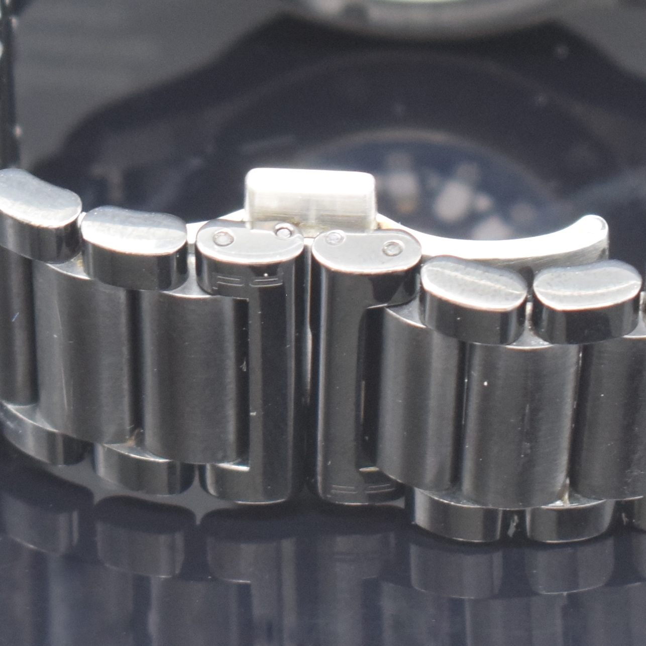 Detail d: PORSCHE DESIGN Dashboard Armbandchronograph Referenz 6612, Automatik, geschwärztes Titangeh. inkl. Gliederband m. dopp. Faltschl., beids. vergl., ...