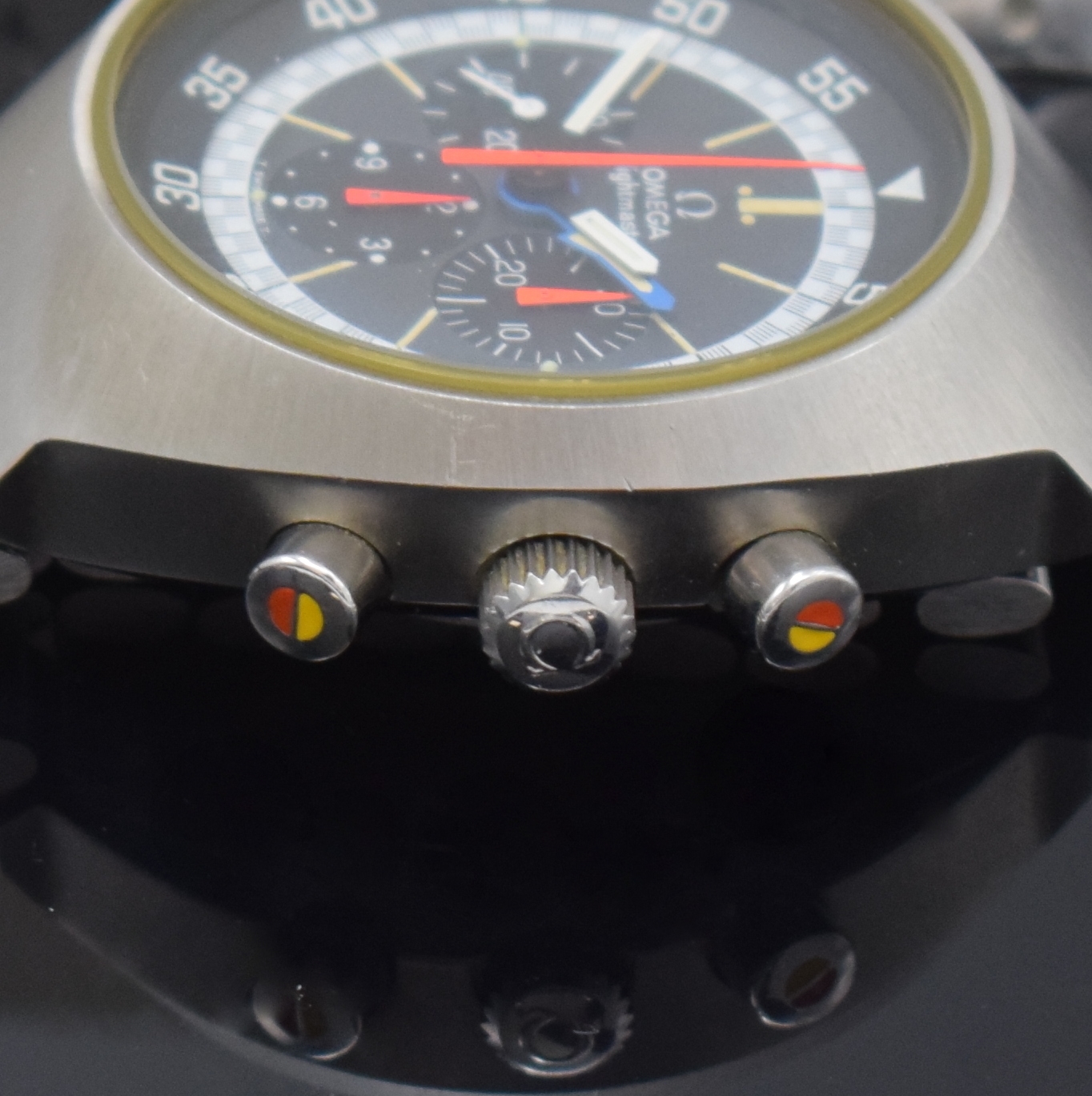 Detail e: OMEGA Flightmaster Armbandchronograph Referenz 145.036, Schweiz um 1973, Handaufzug, massiv. Edelstahlgeh. inkl. neutr. Gliederband m. Faltschl., ...