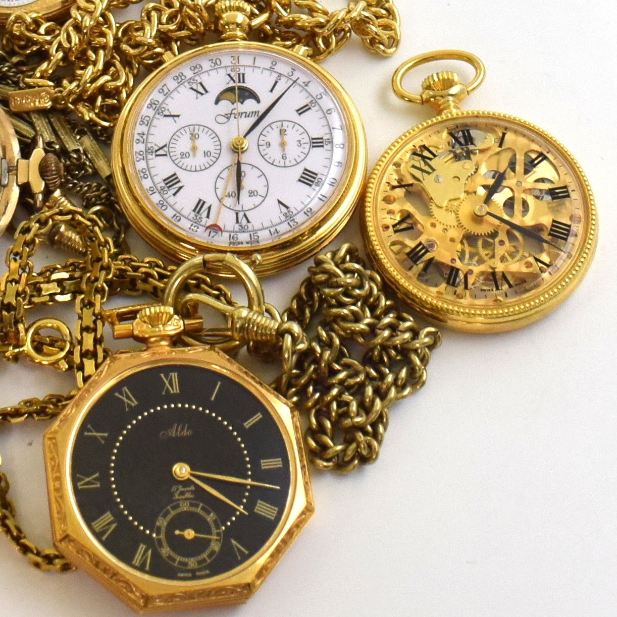 Detail b: Konvolut: 8 mechanische Taschenuhren, versch. Fertigungszeiten, 7 x verg., 1 x verchr., 7 x an Kette, 1 x Forum Chronograph mit Datum und Mondphase ...