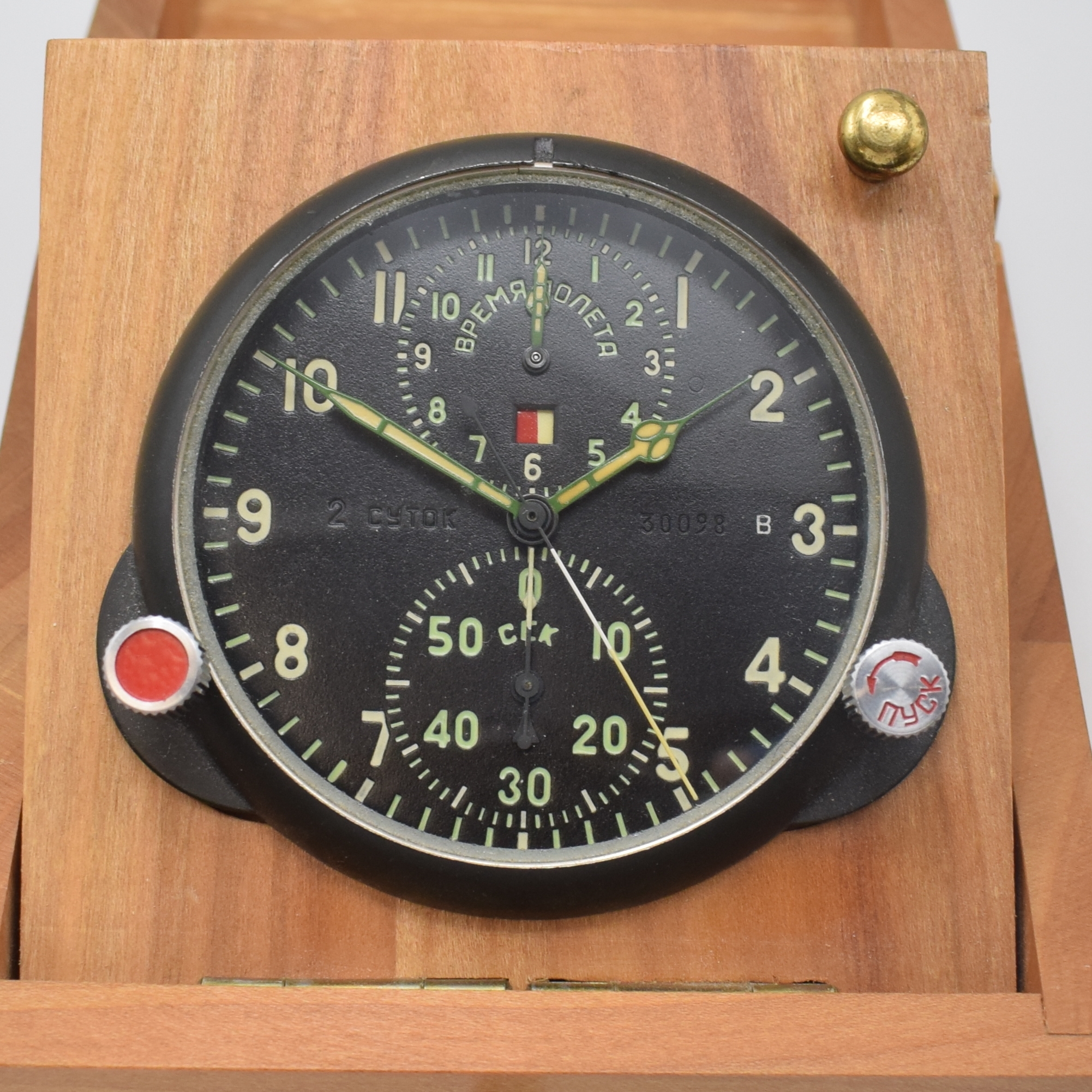 Detail a: MIG-Borduhr mit Chronograph, UDSSR um 1990, Handaufzug, grau lackiertes Metallgeh., schwarze Lünette, Aufzug und Bedienung der Chronographen b. 4 ...