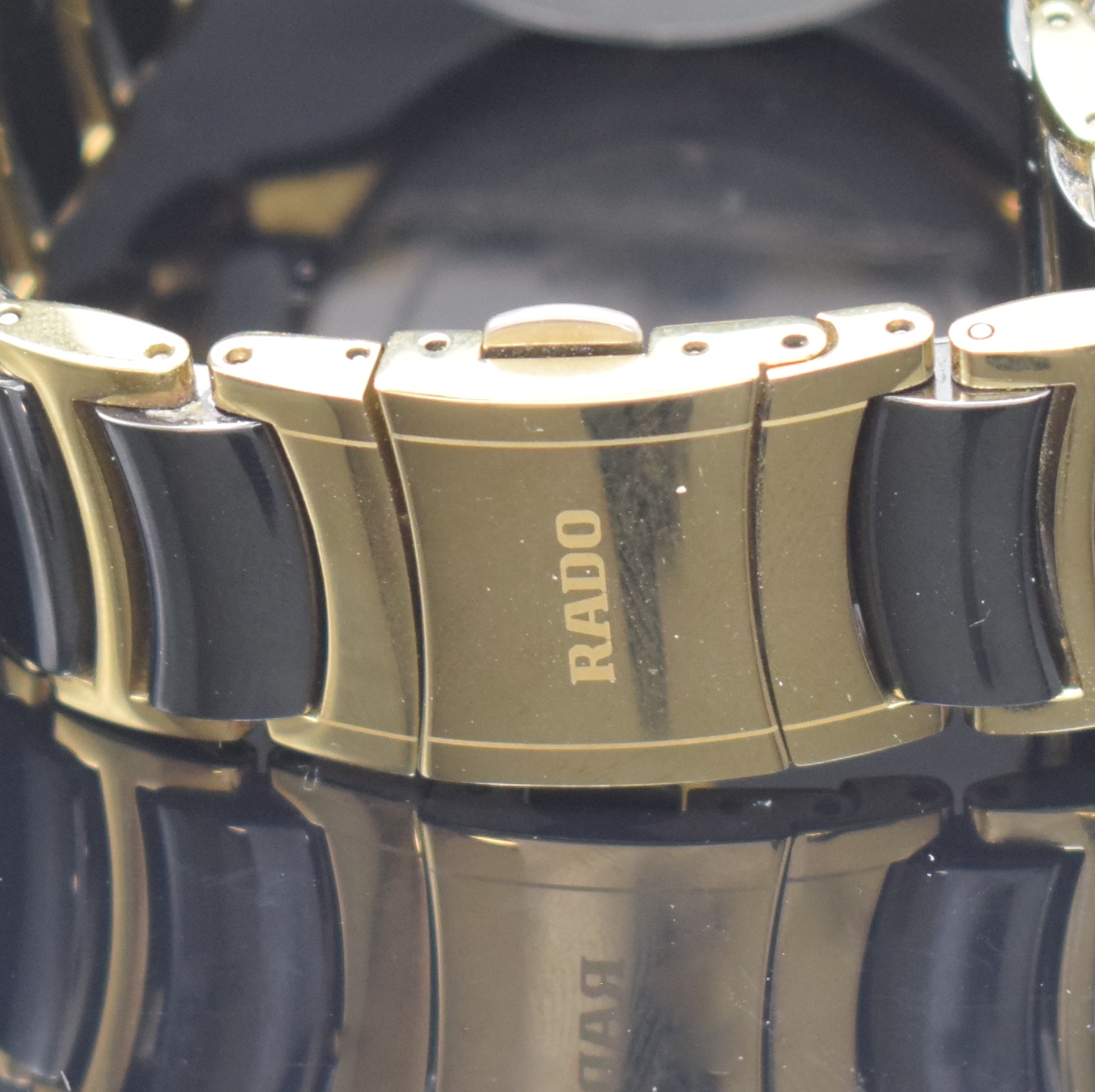 Detail d: RADO Centrix Herrenarmbanduhr Referenz 115.0929.3, Schweiz lt. Pap. verk. 02/2014, quarz, Geh. u. Band in Keramik, dopp. Faltschl., Boden aufgedr., ...