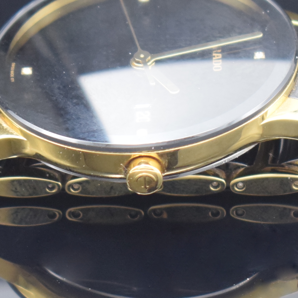 Detail e: RADO Centrix Herrenarmbanduhr Referenz 115.0929.3, Schweiz lt. Pap. verk. 02/2014, quarz, Geh. u. Band in Keramik, dopp. Faltschl., Boden aufgedr., ...
