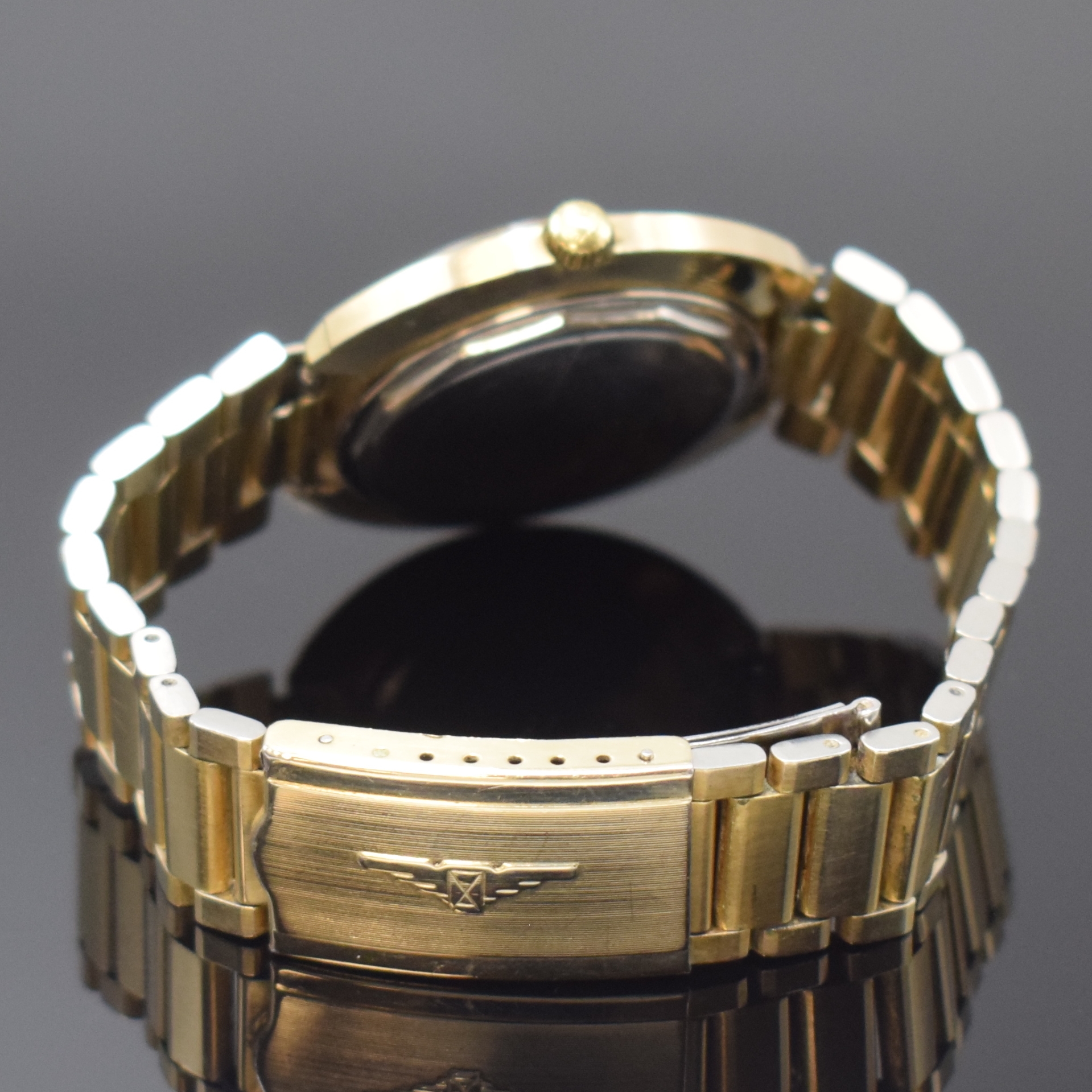 Detail b: LONGINES Ultronic Herrenarmbanduhr Referenz 6312, Schweiz um 1970, Stimmgabelschwinger, verg. Geh., Stahlboden verschr., verg. orig. Gliederband m. ...