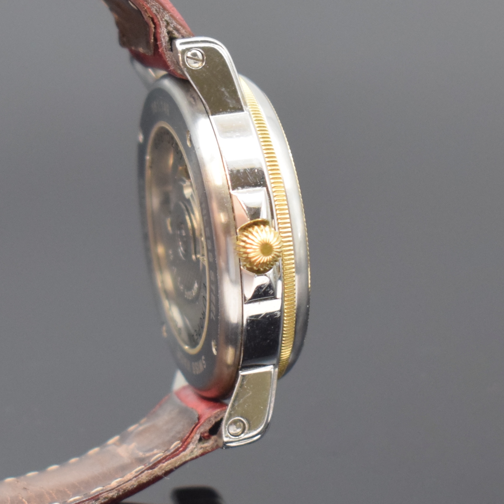 Detail c: JEAN MARCEL Herrenarmbanduhr mit wandernder springender Stunde, Schweiz um 1995, Automatik, beids. vergl. Geh. in Stahl, Boden 4-fach verschr., Krone ...