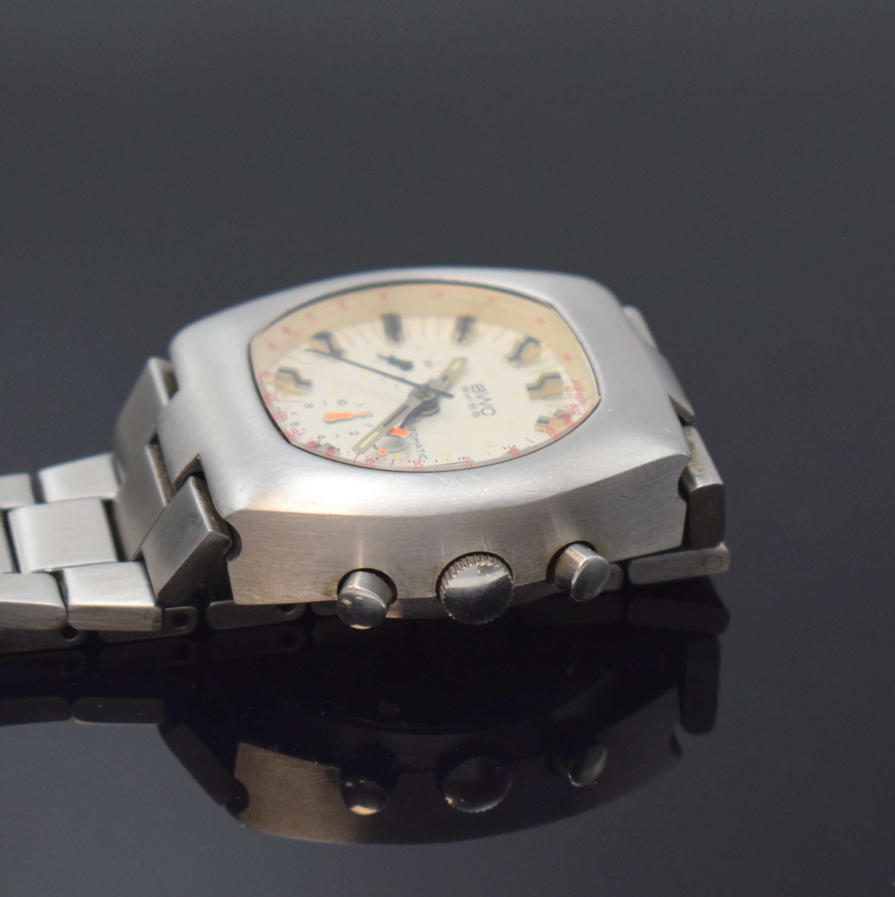 Detail c: BWC Herrenchronograph in Stahl, Schweiz um 1975, Automatik, Boden verschr., neutr. Stahlband m. Faltschl., silb. Zifferbl. m. aufges. Std.-Ind., ...