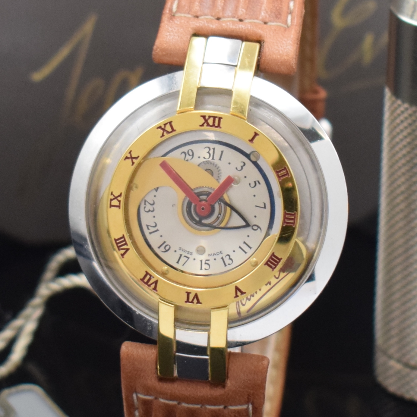 Detail a: JEAN D'EVE ausgefallene, seltene Armbanduhr Modell Samara, Schweiz um 1990, Edelstahl/Gold komb. inkl. Lederband m. orig. Schließe, ...