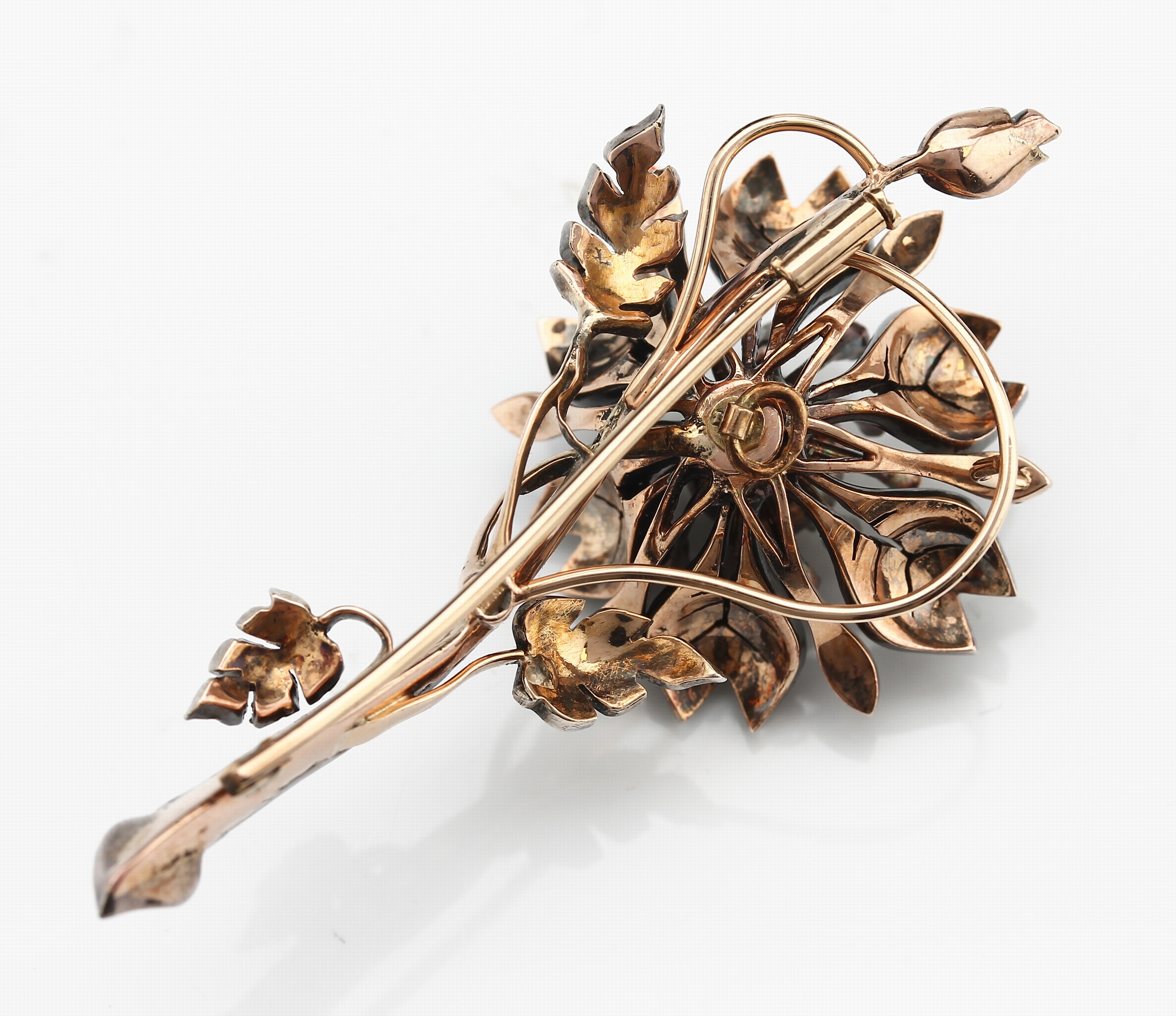 Detail d: Aufwändige 18 kt Gold Diamant-Blütenbrosche, um 1830/40, GG 750/000 geprüft, Schauseite zeittyp. in Silber gearbeitet, plastische Ausführung ...