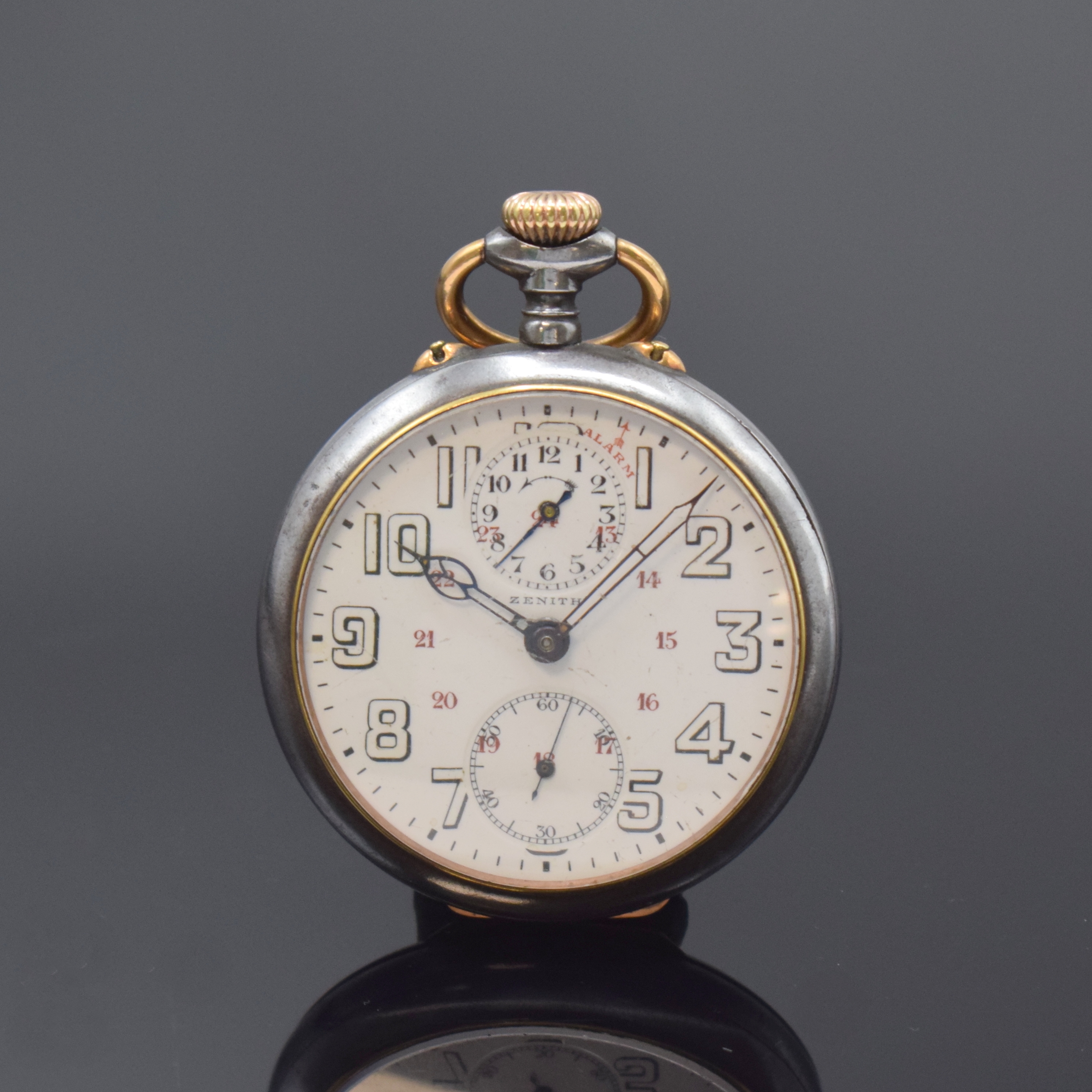 ZENITH Herrentaschenuhr mit Wecker, Schweiz um 1920, glattes brüniertes Geh. m. Goldscharnier, Emailzifferbl. m. arab. Outline-Zahlen, ...