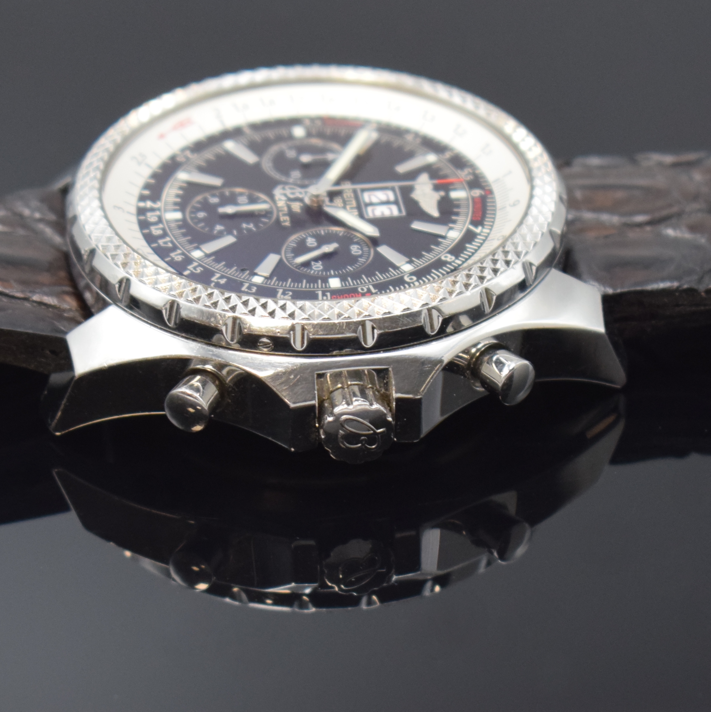 Detail b: BREITLING for Bentley Herrenchronograph Modell Bentley 6.75 Referenz A44362, Schweiz um 2010, Automatik, Edelstahlgeh., Boden im Design einer Bentley ...