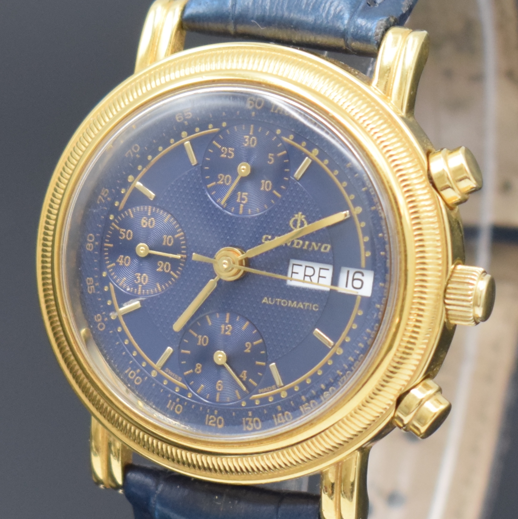 Detail a: CANDINO vergoldeter Armbandchronograph, Schweiz um 2005, Automatik, beids. vergl. Geh., Boden aufgedr., Lederband m. verg. orig. Dornschl., blaues ...