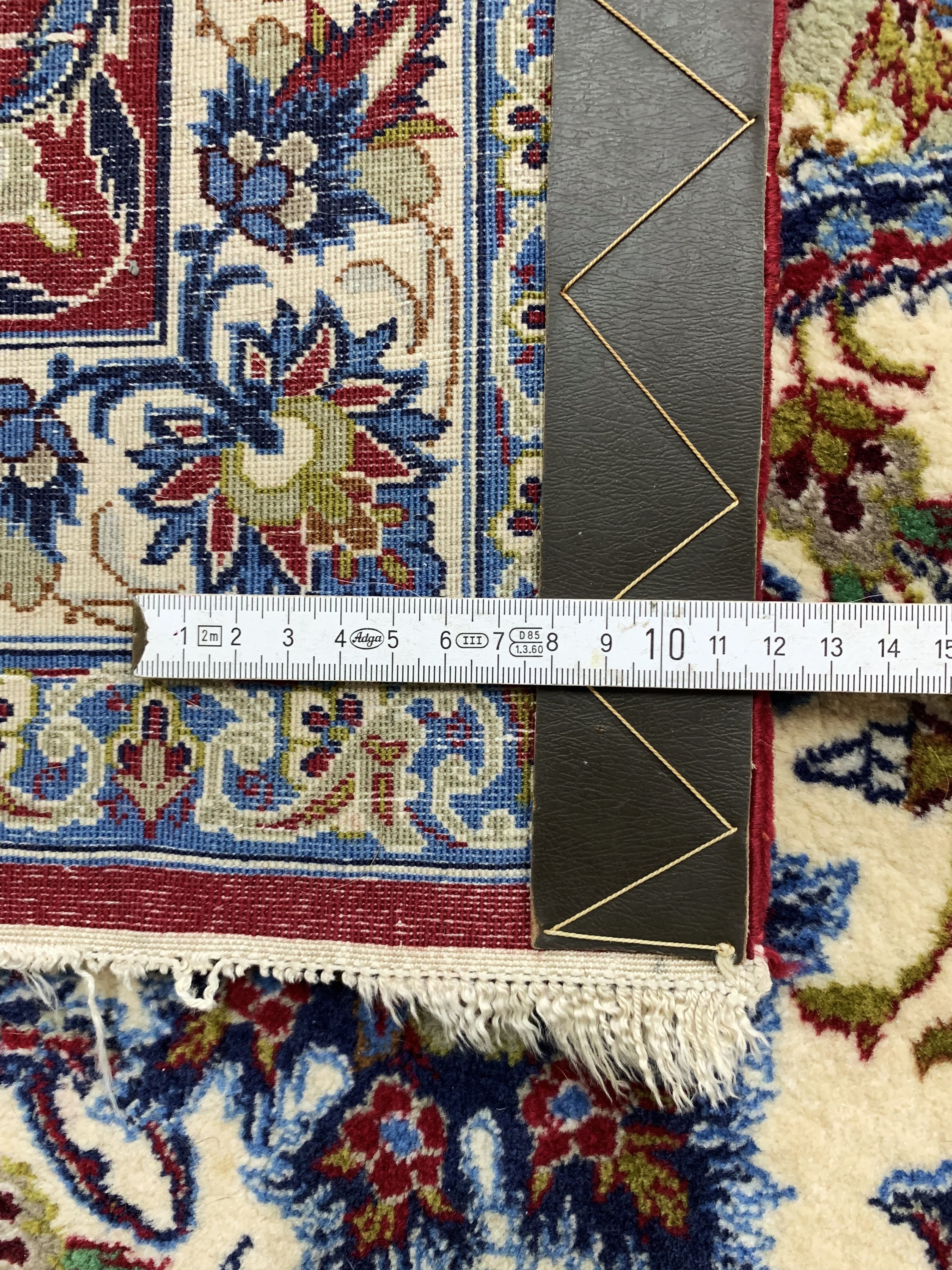 Detail i: Esfahan fein, Persien, Ende 20.Jhd, Korkwolle auf Seide, ca. 365 x 256 cm, EHZ: 2