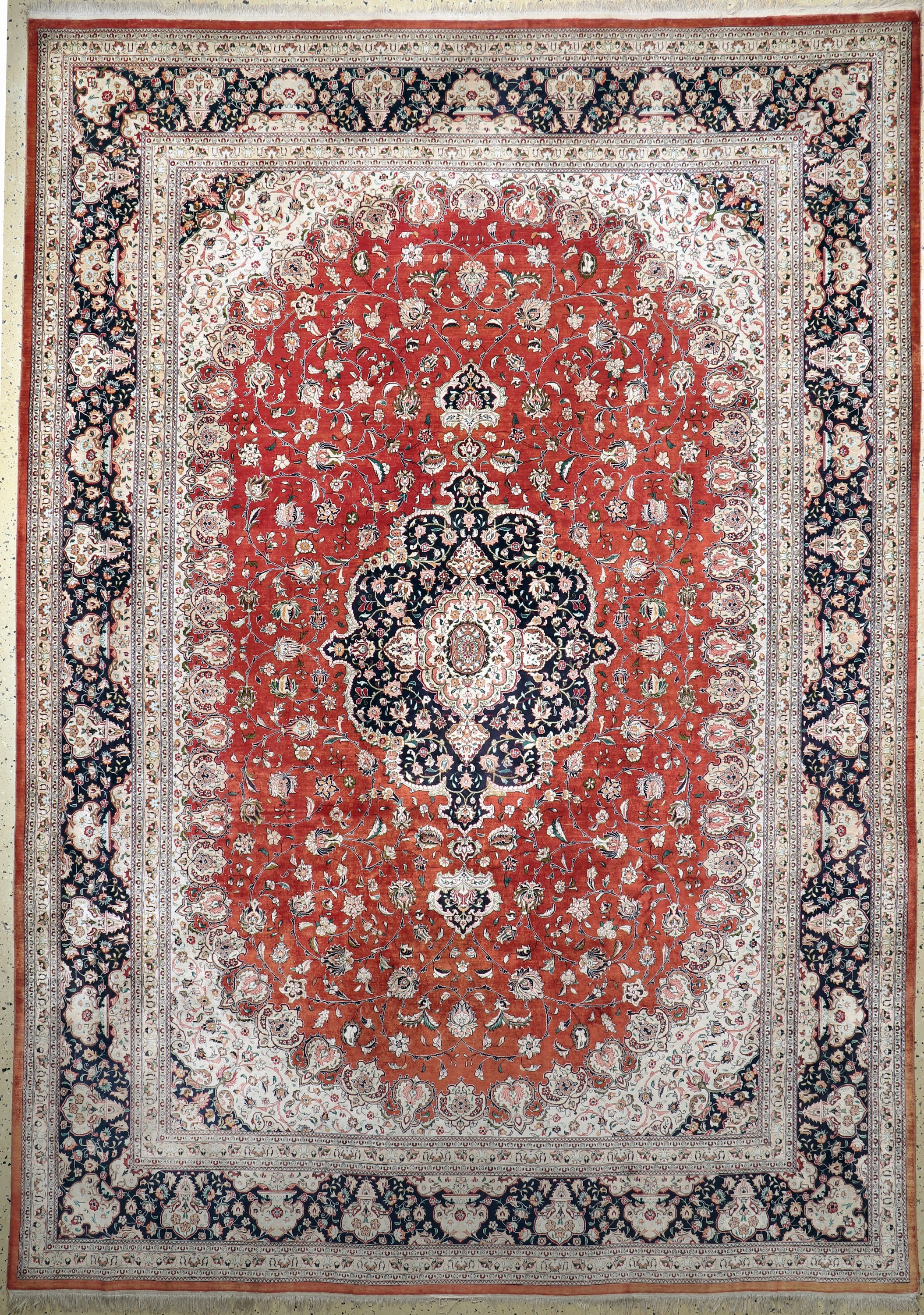 Ghom Seide, Persien, Mitte 20.Jhd, reine Naturseide, ca. 350 x 245 cm, leicht verfärbt,EHZ: 2