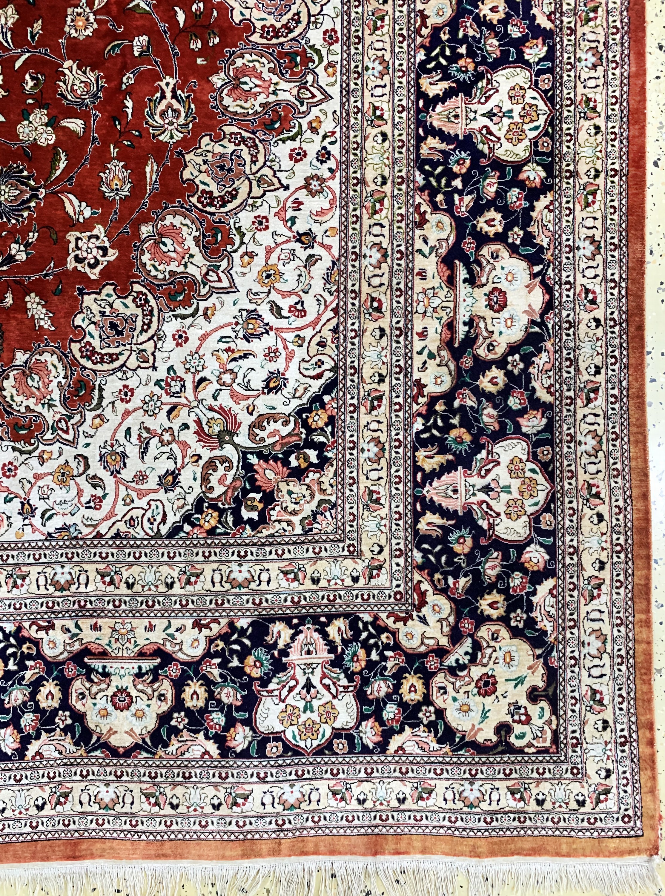 Detail a: Ghom Seide, Persien, Mitte 20.Jhd, reine Naturseide, ca. 350 x 245 cm, leicht verfärbt,EHZ: 2