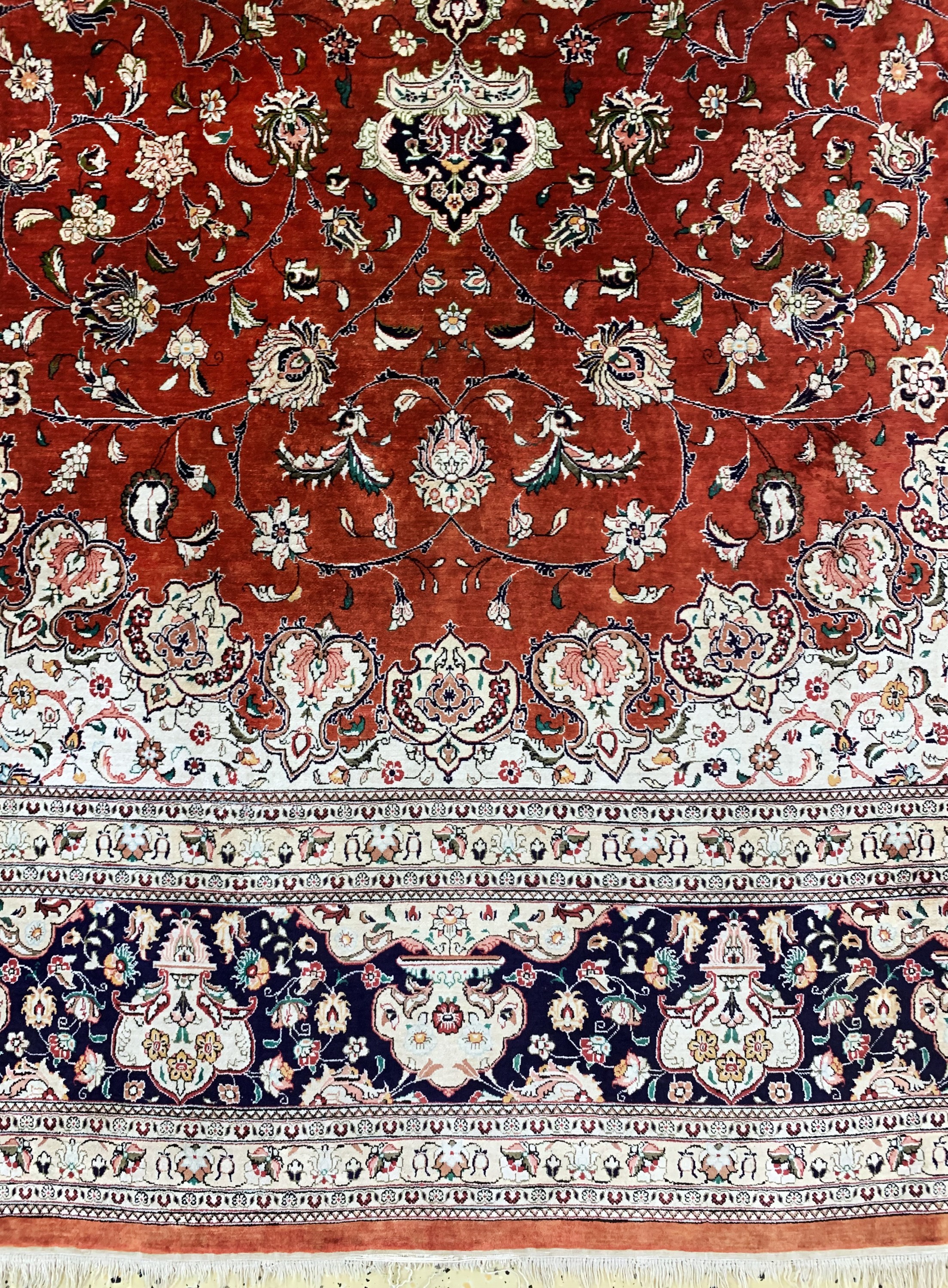 Detail b: Ghom Seide, Persien, Mitte 20.Jhd, reine Naturseide, ca. 350 x 245 cm, leicht verfärbt,EHZ: 2