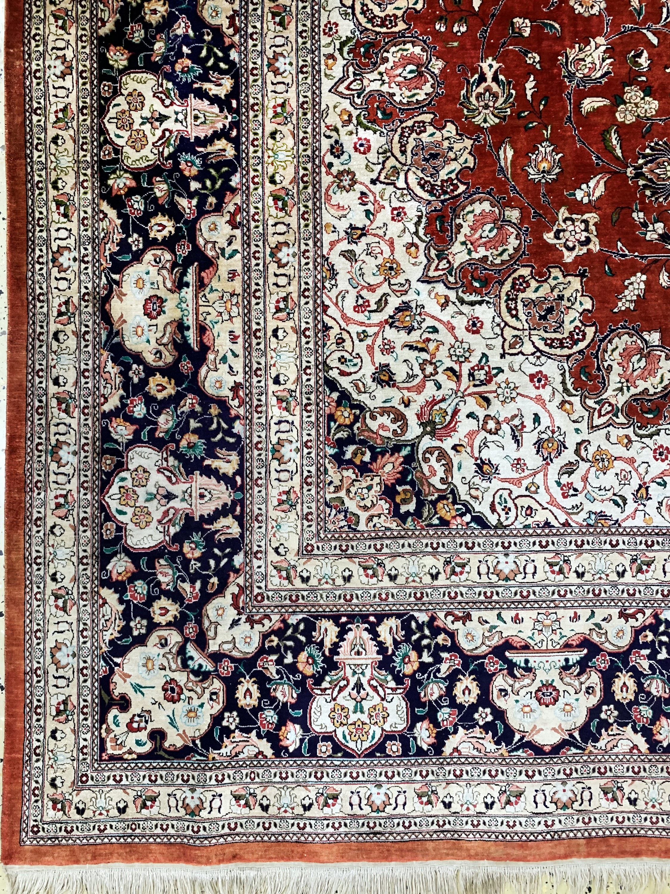 Detail c: Ghom Seide, Persien, Mitte 20.Jhd, reine Naturseide, ca. 350 x 245 cm, leicht verfärbt,EHZ: 2