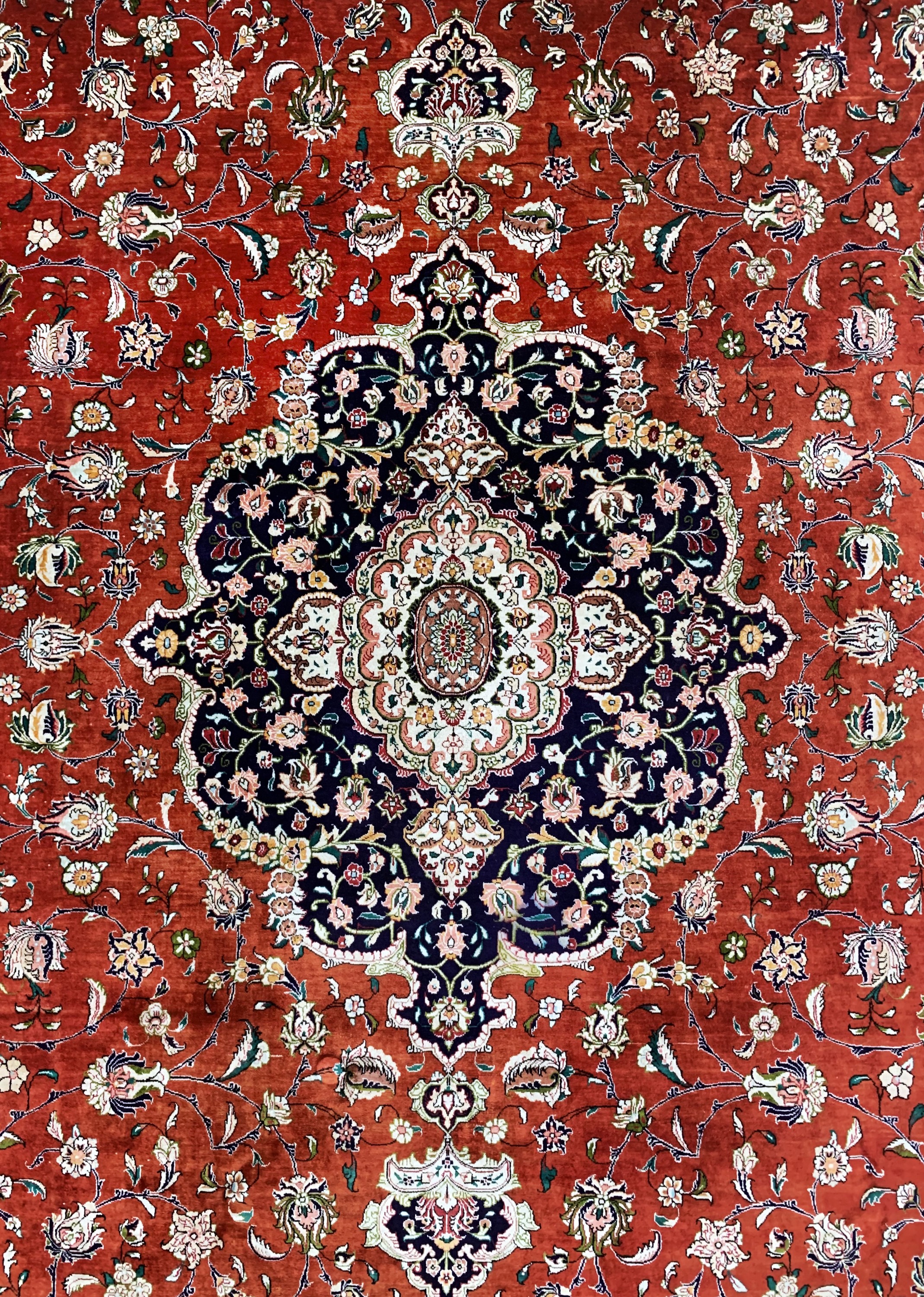 Detail d: Ghom Seide, Persien, Mitte 20.Jhd, reine Naturseide, ca. 350 x 245 cm, leicht verfärbt,EHZ: 2