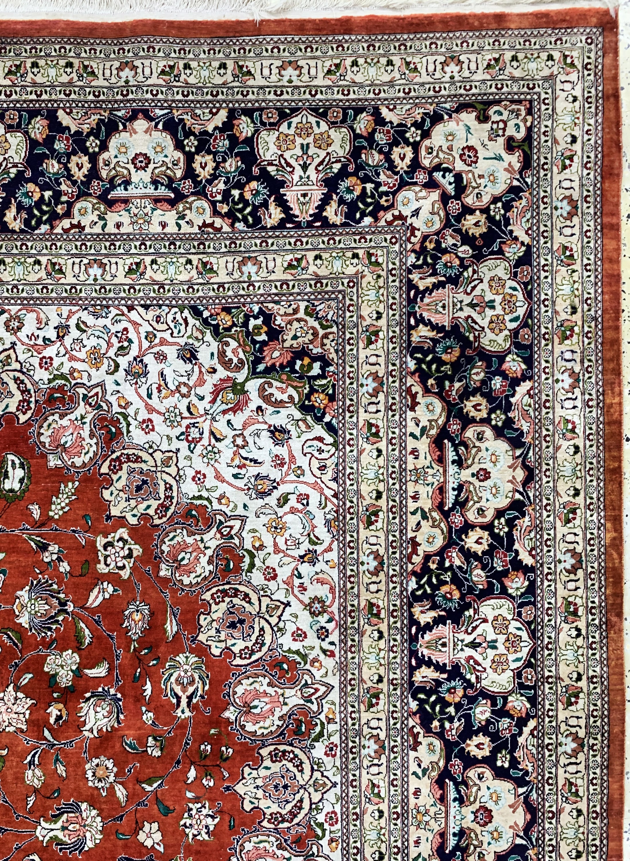 Detail g: Ghom Seide, Persien, Mitte 20.Jhd, reine Naturseide, ca. 350 x 245 cm, leicht verfärbt,EHZ: 2