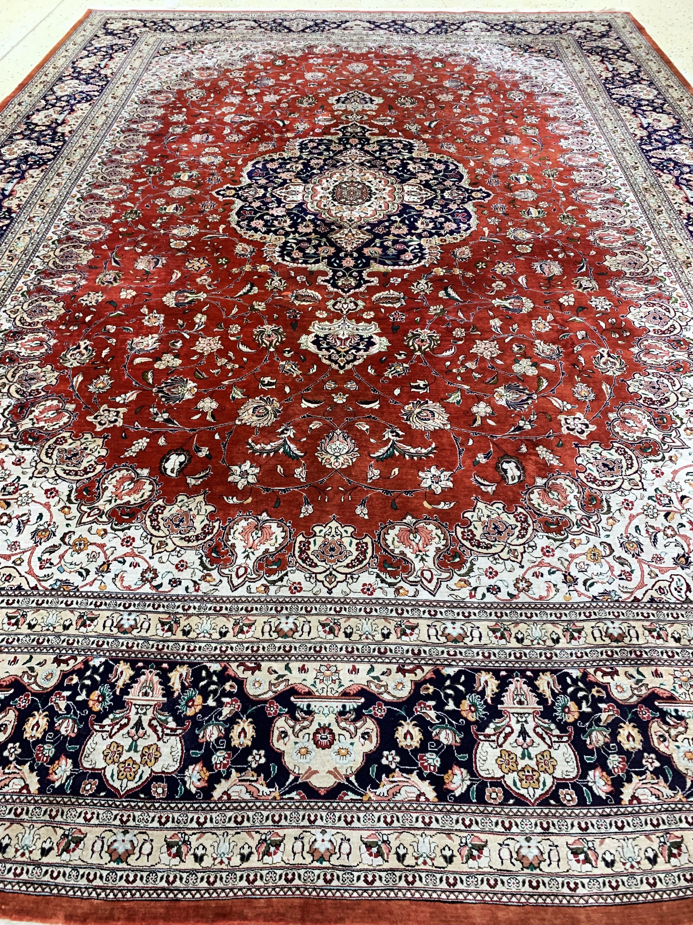 Detail h: Ghom Seide, Persien, Mitte 20.Jhd, reine Naturseide, ca. 350 x 245 cm, leicht verfärbt,EHZ: 2