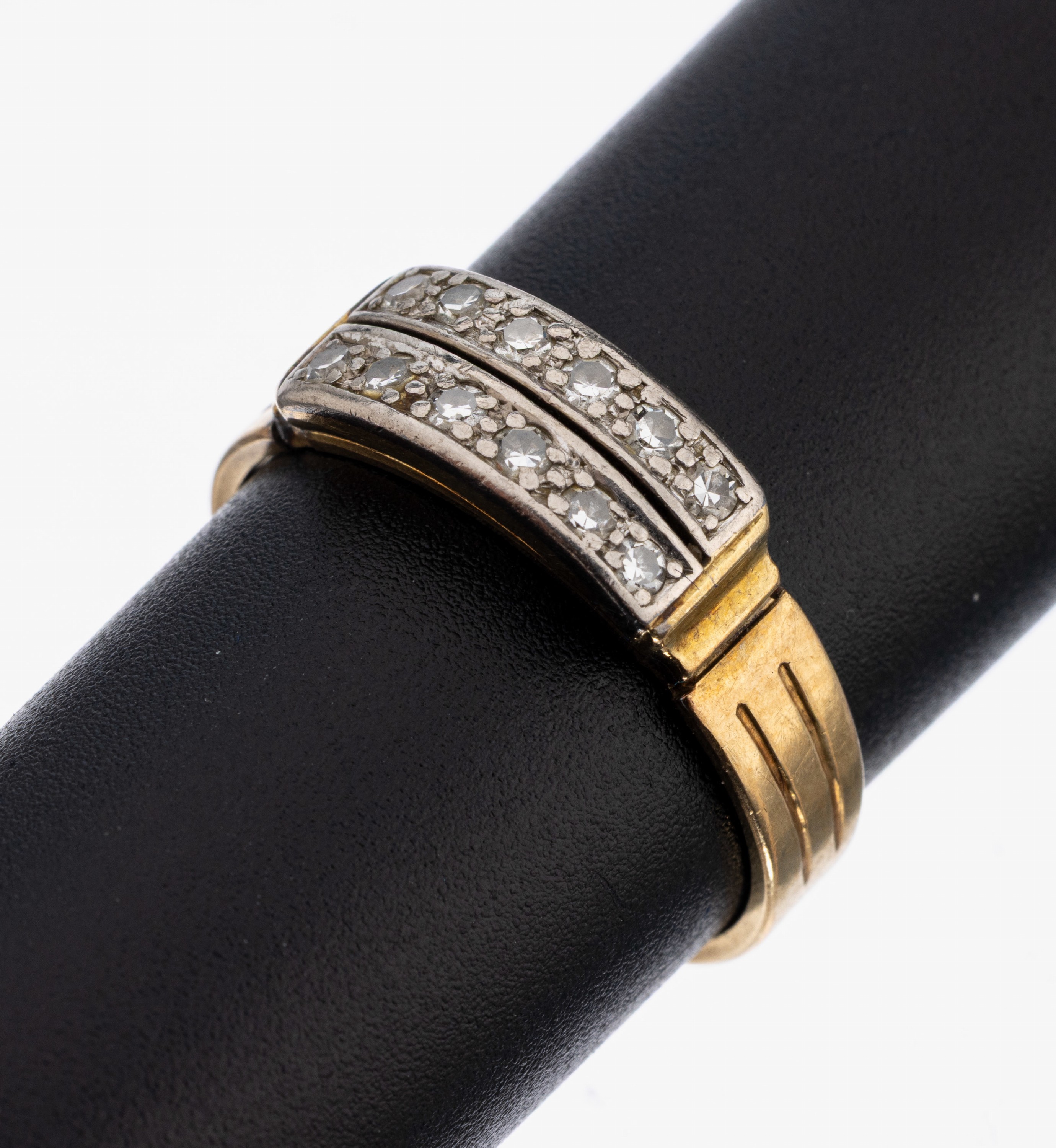 14 kt Gold Diamant-Ring, GG 585/000, 12 in WG gefasste Diamanten zus. ca. 0.18 ct Weiß/si-p, RW 60, ca. 5 g