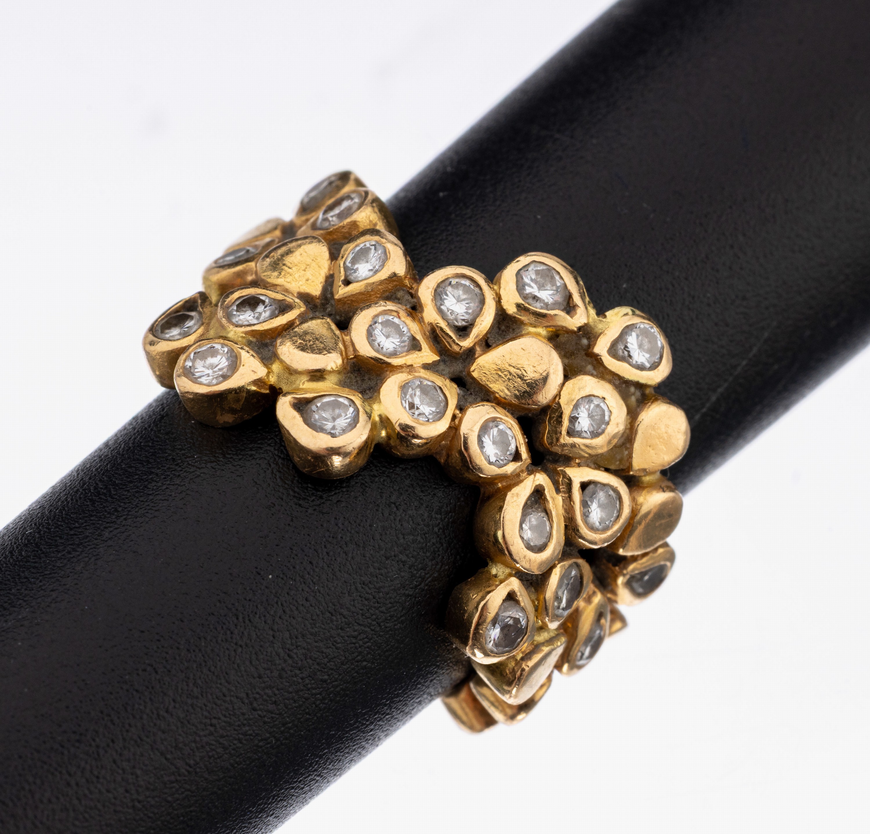 18 kt Gold Diamant-Ring, GG 750/000 gepr., 22 Diamanten zus. ca. 0.38 ct Weiß/si, RW 49, ca. 7.6 g