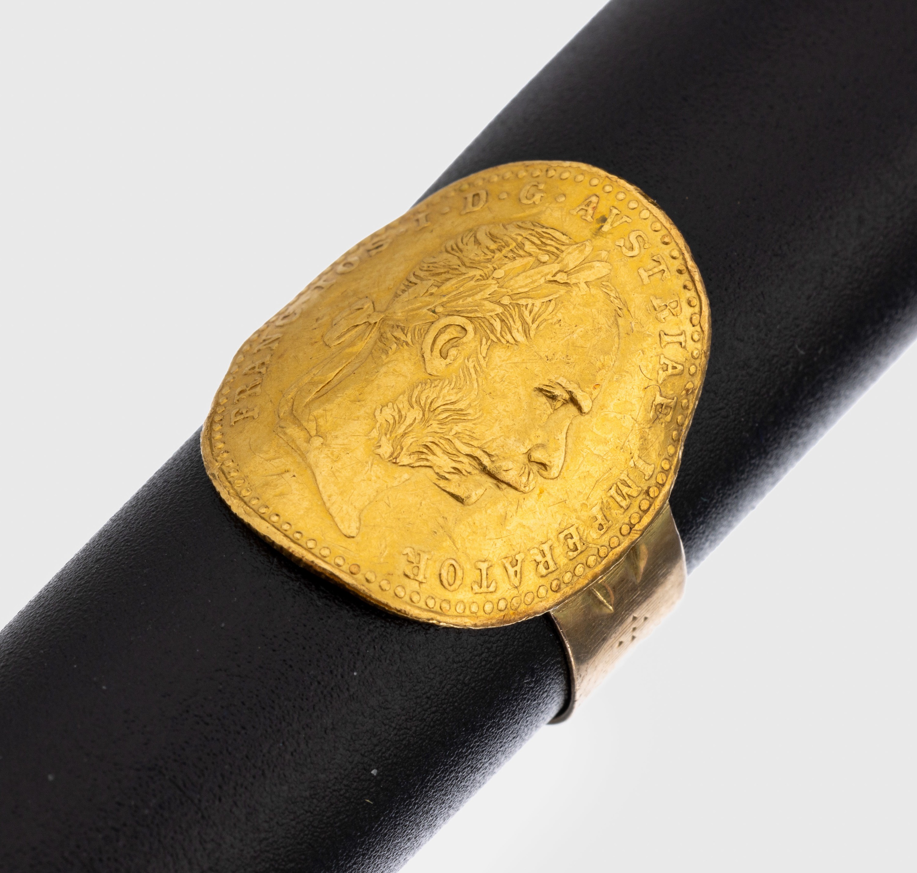 14 kt Gold Münz-Ring, GG 585/000 gepr., gedrückte Goldmünze, 1 Dukat, Österreich- Ungarn, 1915, Franz Joseph I., offizielle Nachprägung, RW 54, ...