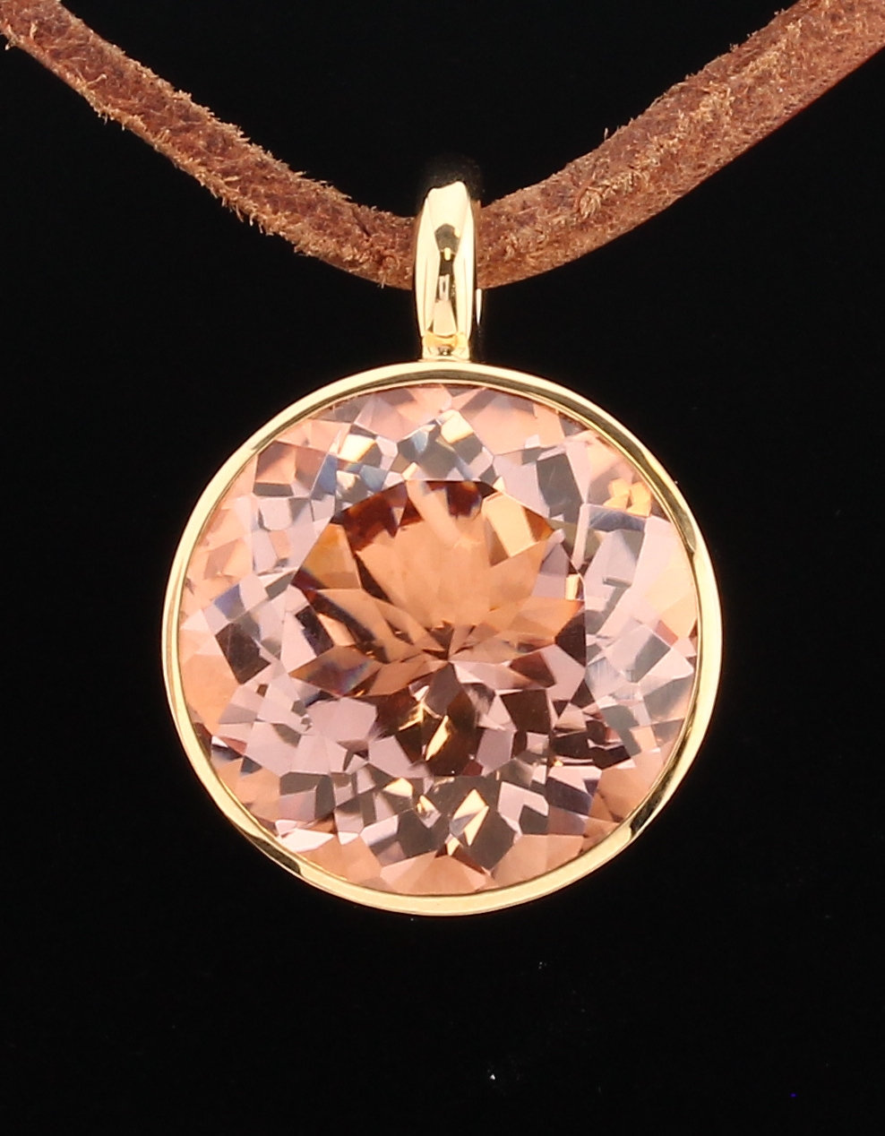 Detail a: 18 kt Gold Morganit-Designeranhänger, RoseG750/000, facett. runder Morganit in geschlossener Fassung ca. 25.0 ct, Meistermarke unged., ...