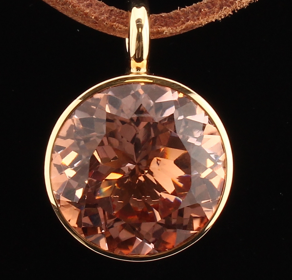Detail e: 18 kt Gold Morganit-Designeranhänger, RoseG750/000, facett. runder Morganit in geschlossener Fassung ca. 25.0 ct, Meistermarke unged., ...