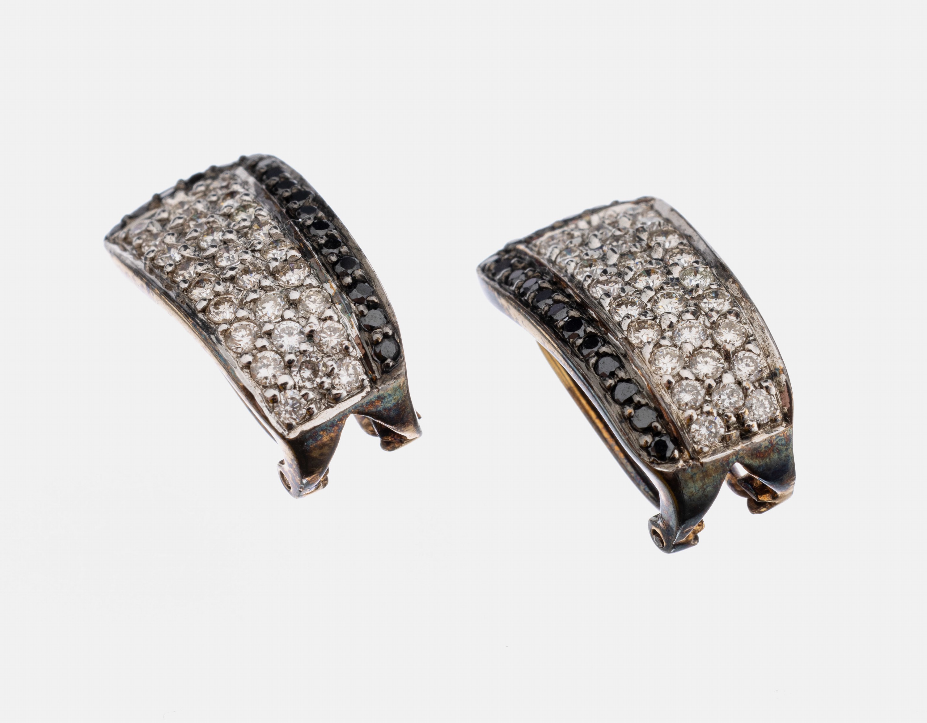 Paar 14 kt Gold Diamant-Ohrclips, GG/WG 585/000, Brillanten und 8/8-Diamanten zus. ca.2.50 ct Weiß/vs-si und Schwarz, ca. 3.8 g, reinigungsbed. ...