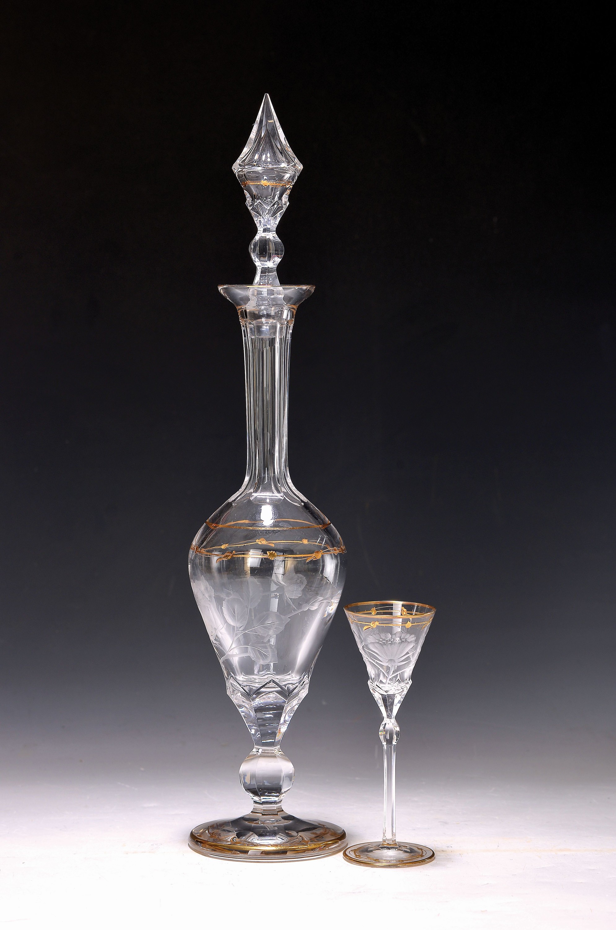 Karaffe und Likörglas, Moser, Paula 7000 bzw. Rosendekor, dünnwandiges Kristallglas, Rosendekor, handgeschliffen und geschnitten, Goldstaffage, ...