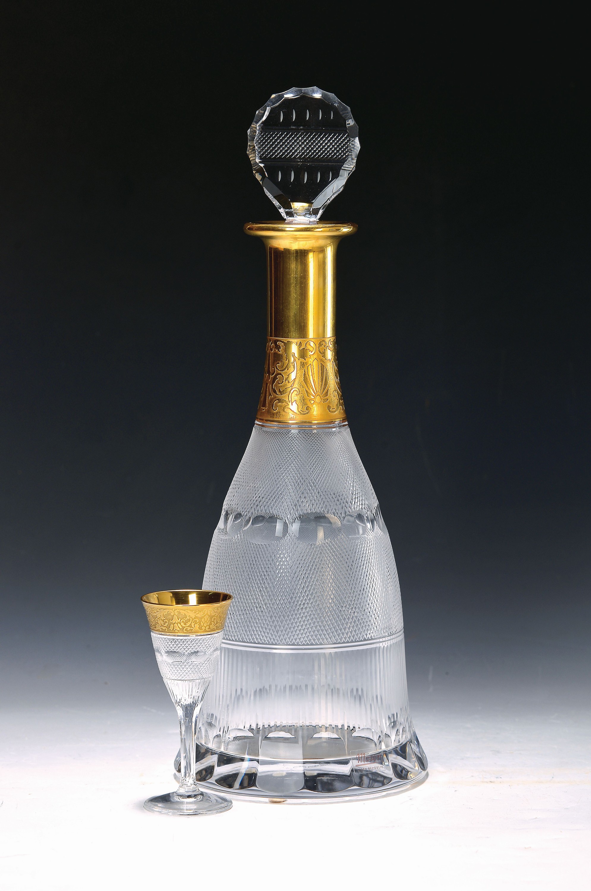 Karaffe und Likörglas, Moser, Splendid 10160, farbloses Kristallglas mit geätzte Goldstaffage, geschliffener Dekor mit Olivschnitt und ...