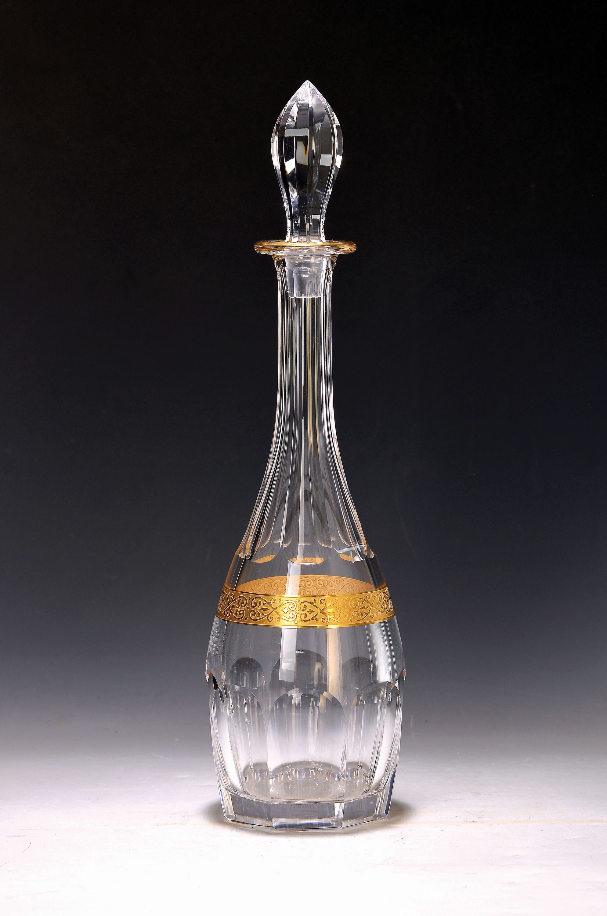 Karaffe, Moser Karlsbad, Thomas 14000, farbloses Kristallglas, geschliffen und facettiert, gravierter Jagddekor, Landschaft mit Vogel, H. ca. 32.5 cm
