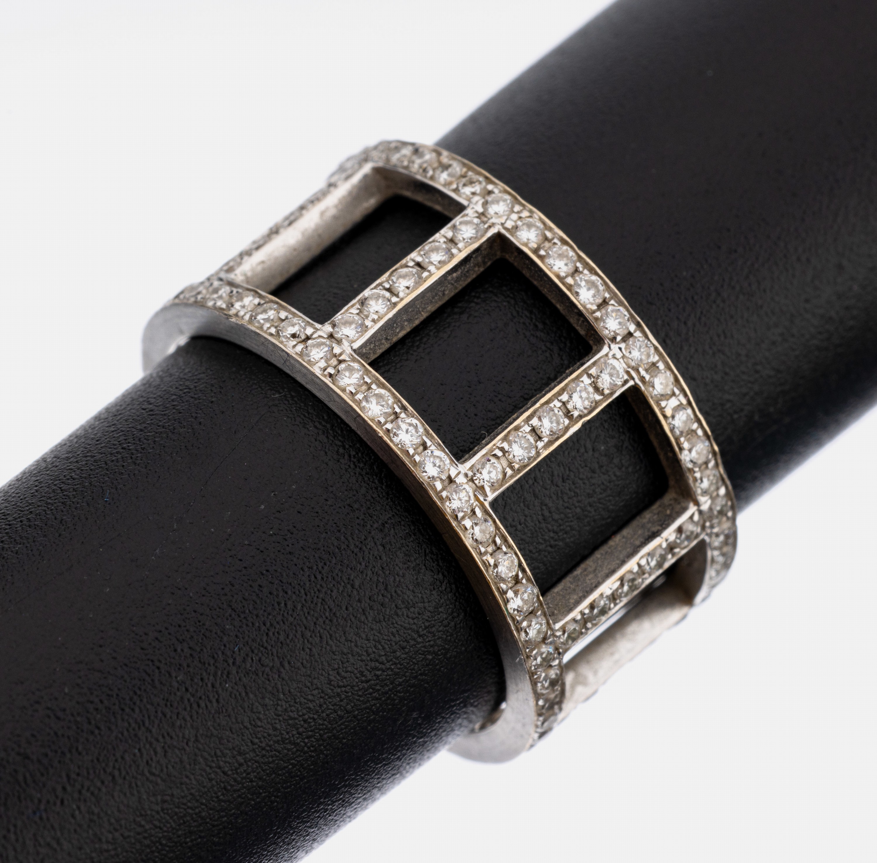 18 kt Gold Brillant-Ring, WG 750/000, Brillanten zus. ca. 0.96 ct (grav.) feines Weiß-Weiß/vs-si, RW 54, ca. 5.2 g