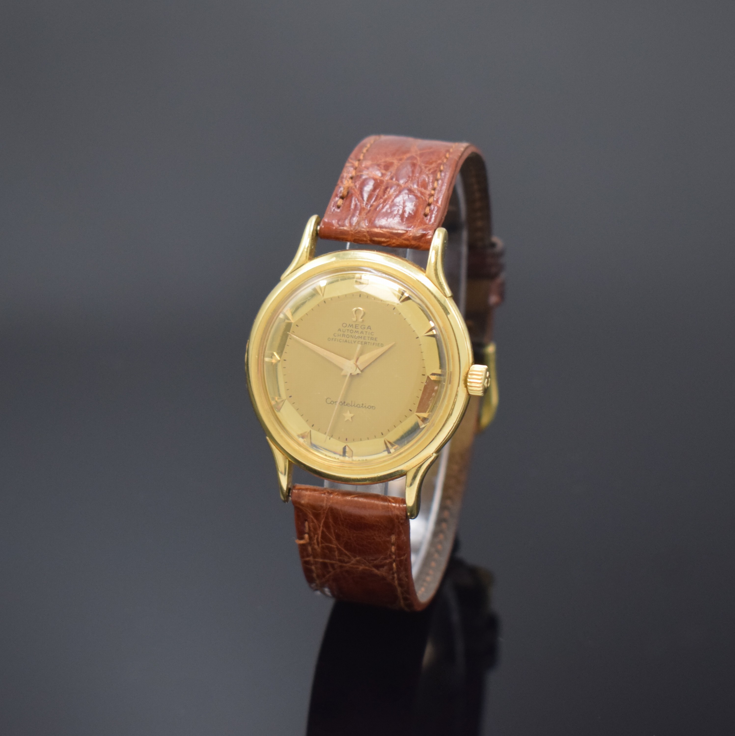OMEGA Constellation seltene Herrenarmbanduhr Chronometer in GG 750/000 Referenz 2700 SC, Schweiz um 1952, Hammerautomatik, Boden m. Darst. Sternwarte ...