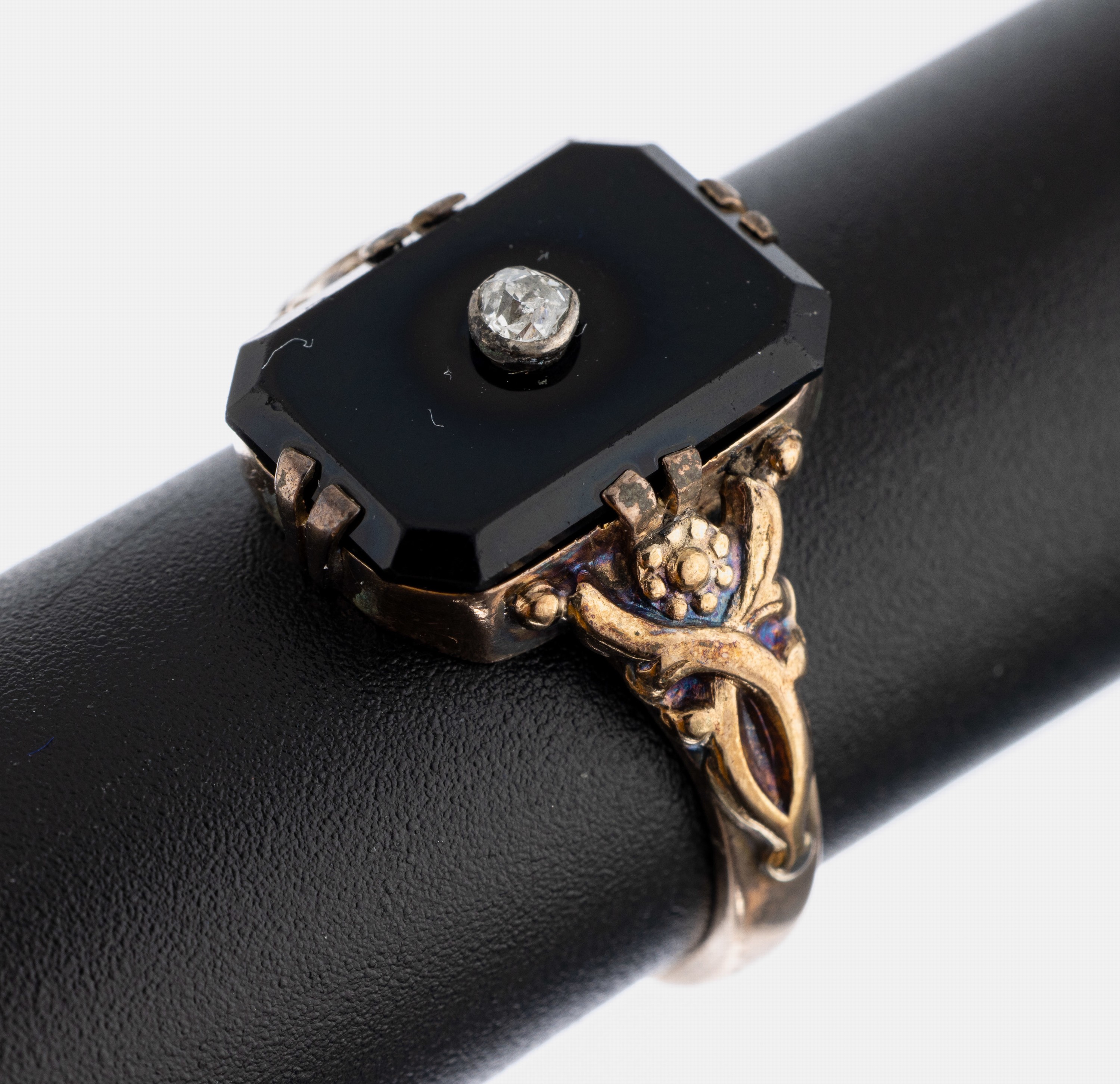 8 kt Gold Art-Deco Onyx-Diamant-Ring, GG 333/000, Onyxplatte mit Altschliff-Diamant ca.0.08 ct, RW 56, ca. 3.5 g