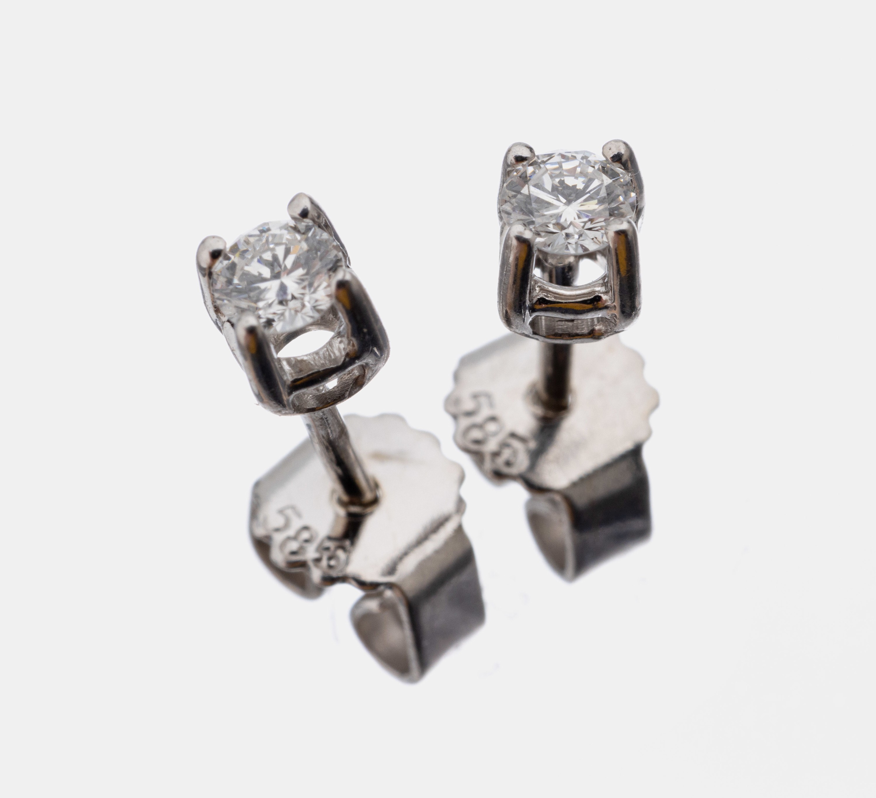 Paar 14 kt Gold Brillant-Ohrstecker, WG 585/000, 2 Brillanten zus. ca. 0.20 ct feines Weiß-Weiß/vs-si